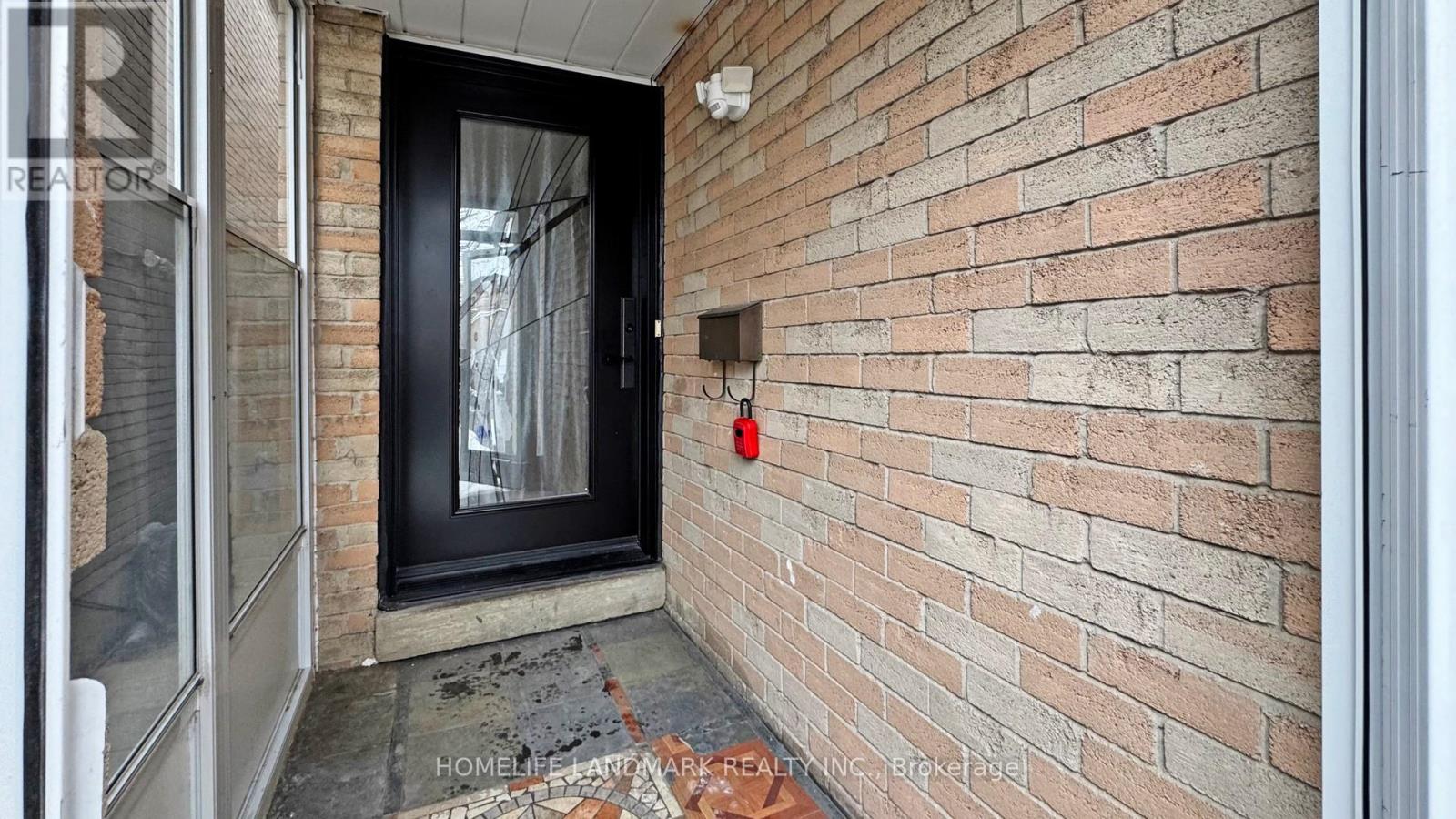 121 Digby Crescent, Markham, Ontario  L3R 7H4 - Photo 2 - N12856794