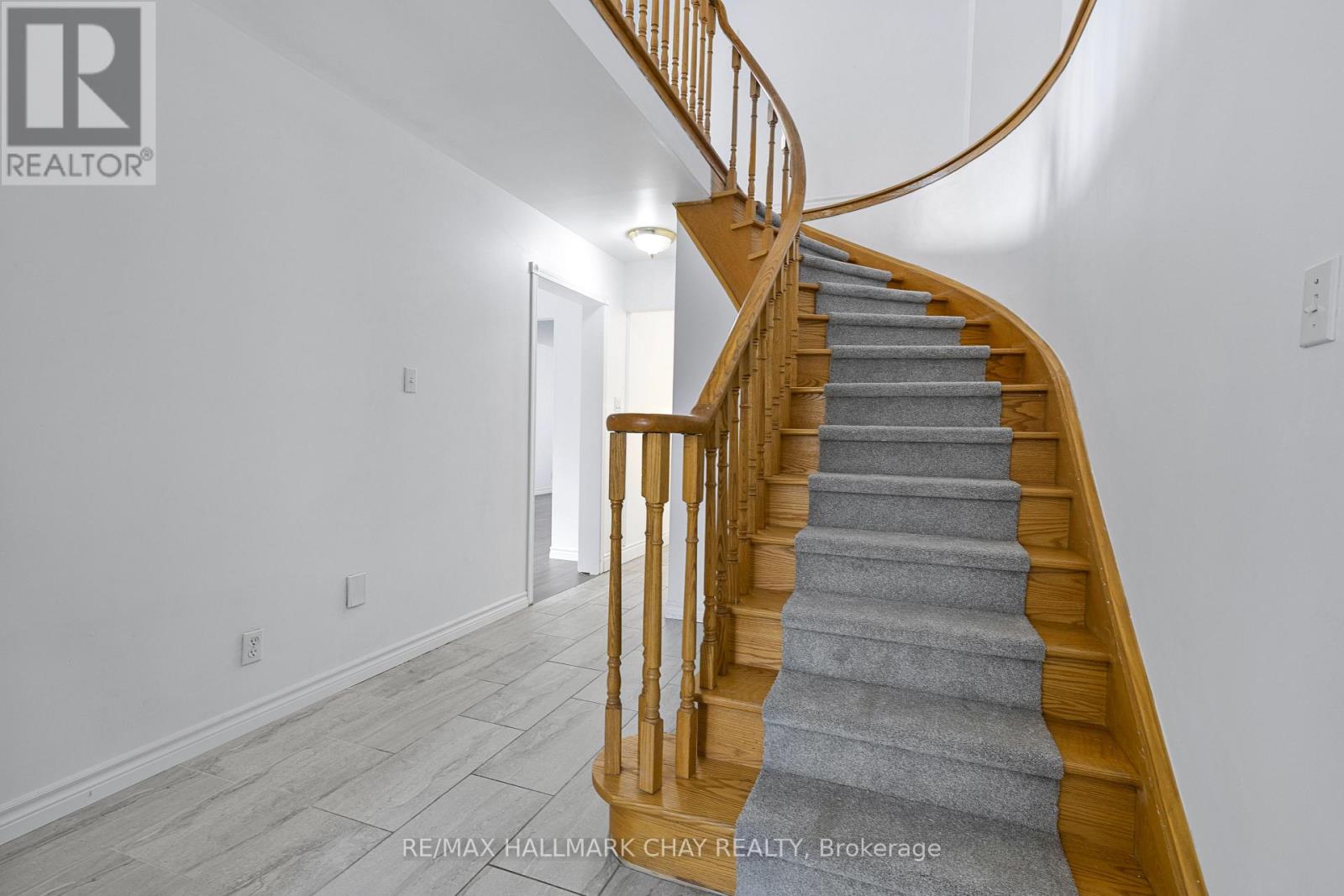 492 Britannia Avenue, Bradford West Gwillimbury (Bradford), Ontario  L3Z 1A7 - Photo 3 - N12856842