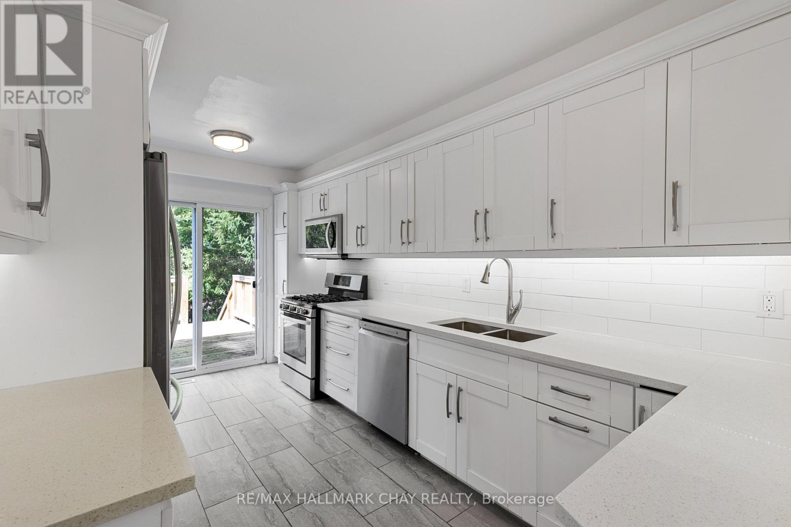 492 Britannia Avenue, Bradford West Gwillimbury (Bradford), Ontario  L3Z 1A7 - Photo 4 - N12856842