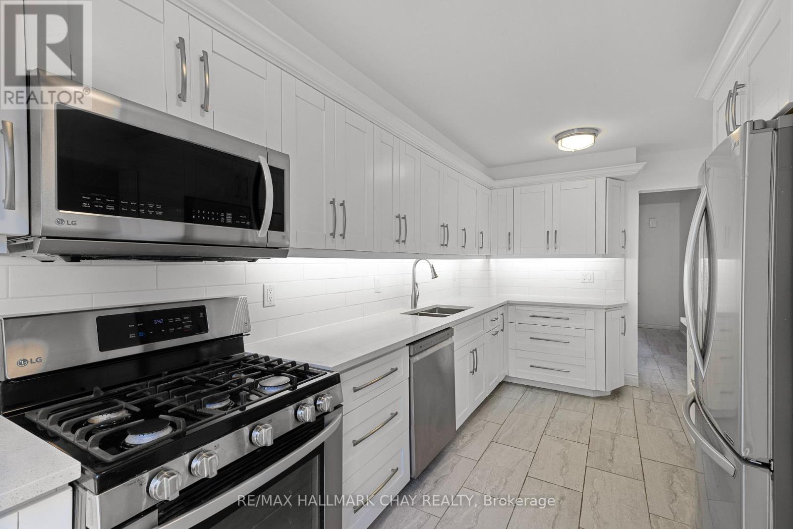 492 Britannia Avenue, Bradford West Gwillimbury (Bradford), Ontario  L3Z 1A7 - Photo 5 - N12856842