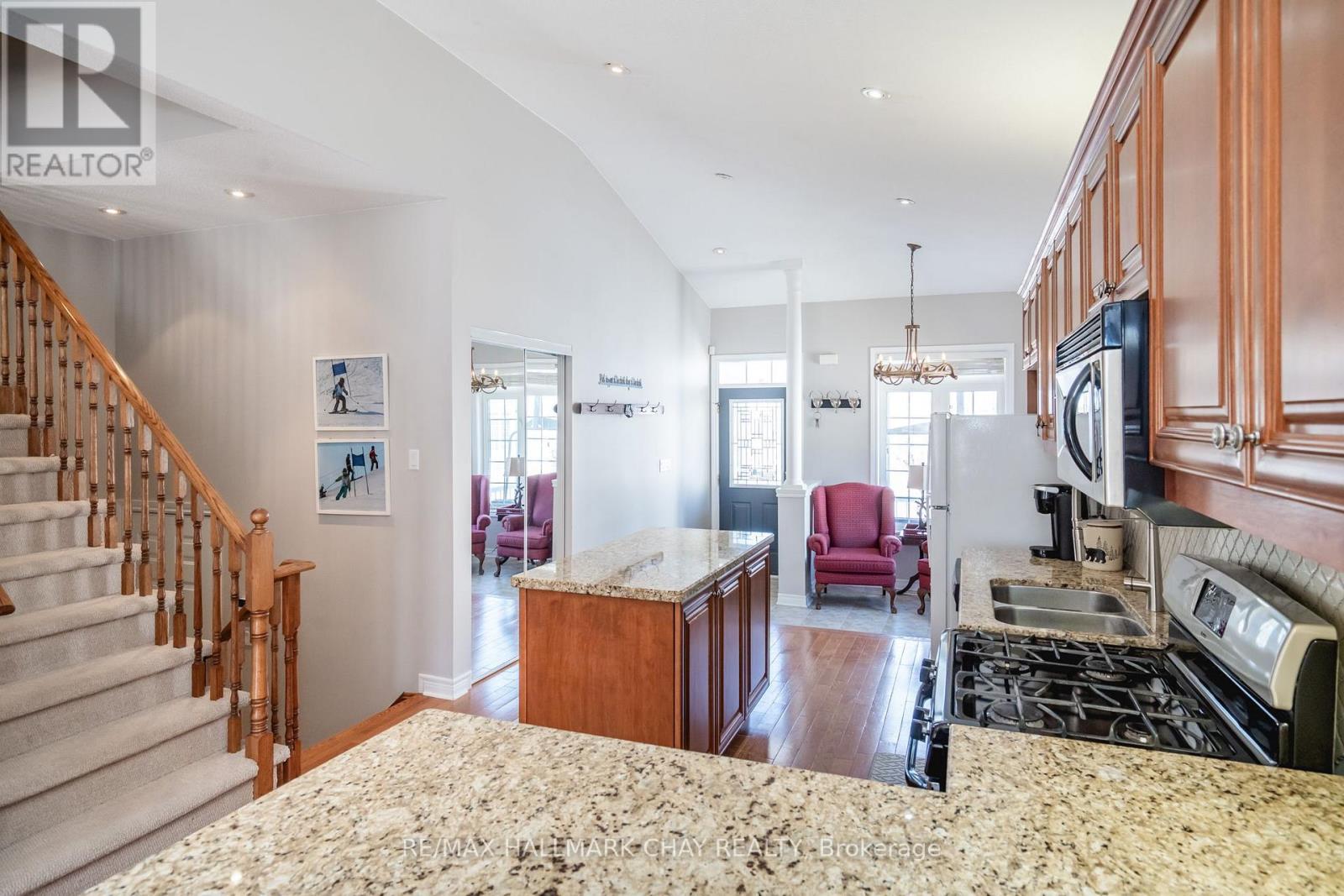 57 High Vista Drive, Oro-Medonte (Horseshoe Valley), Ontario  L4M 4Y8 - Photo 4 - S12856784