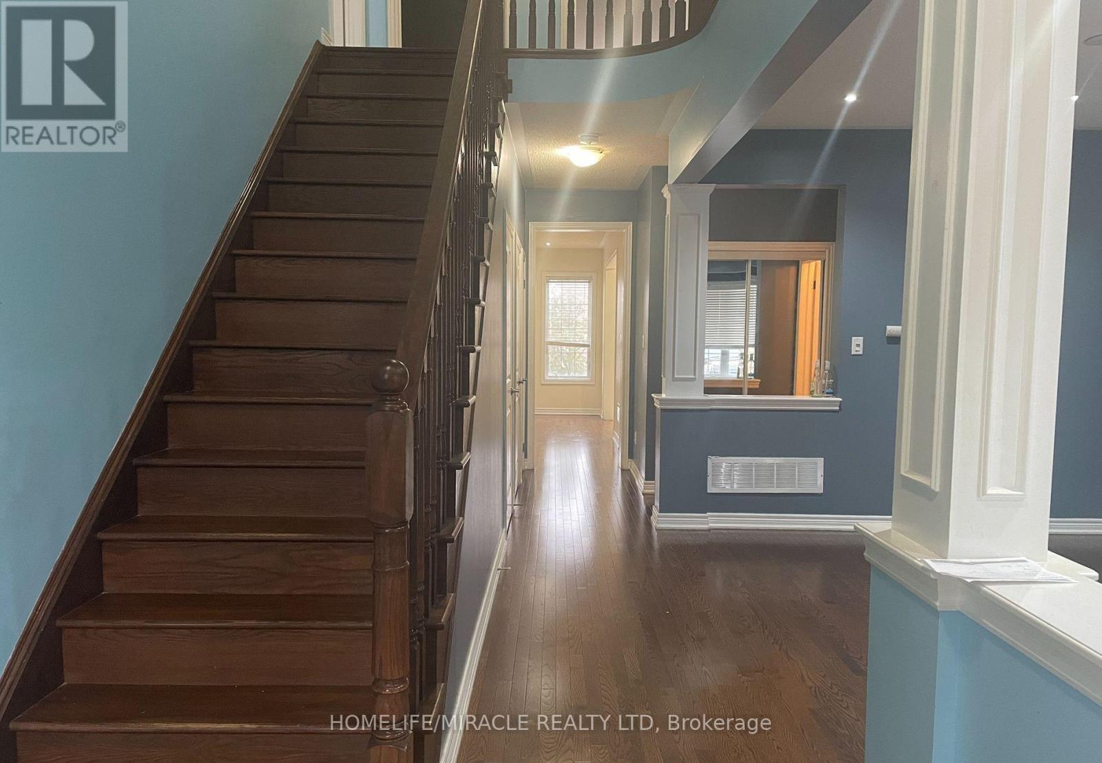 46 Naperton Drive, Brampton, Ontario  L6R 0Z7 - Photo 3 - W12856848