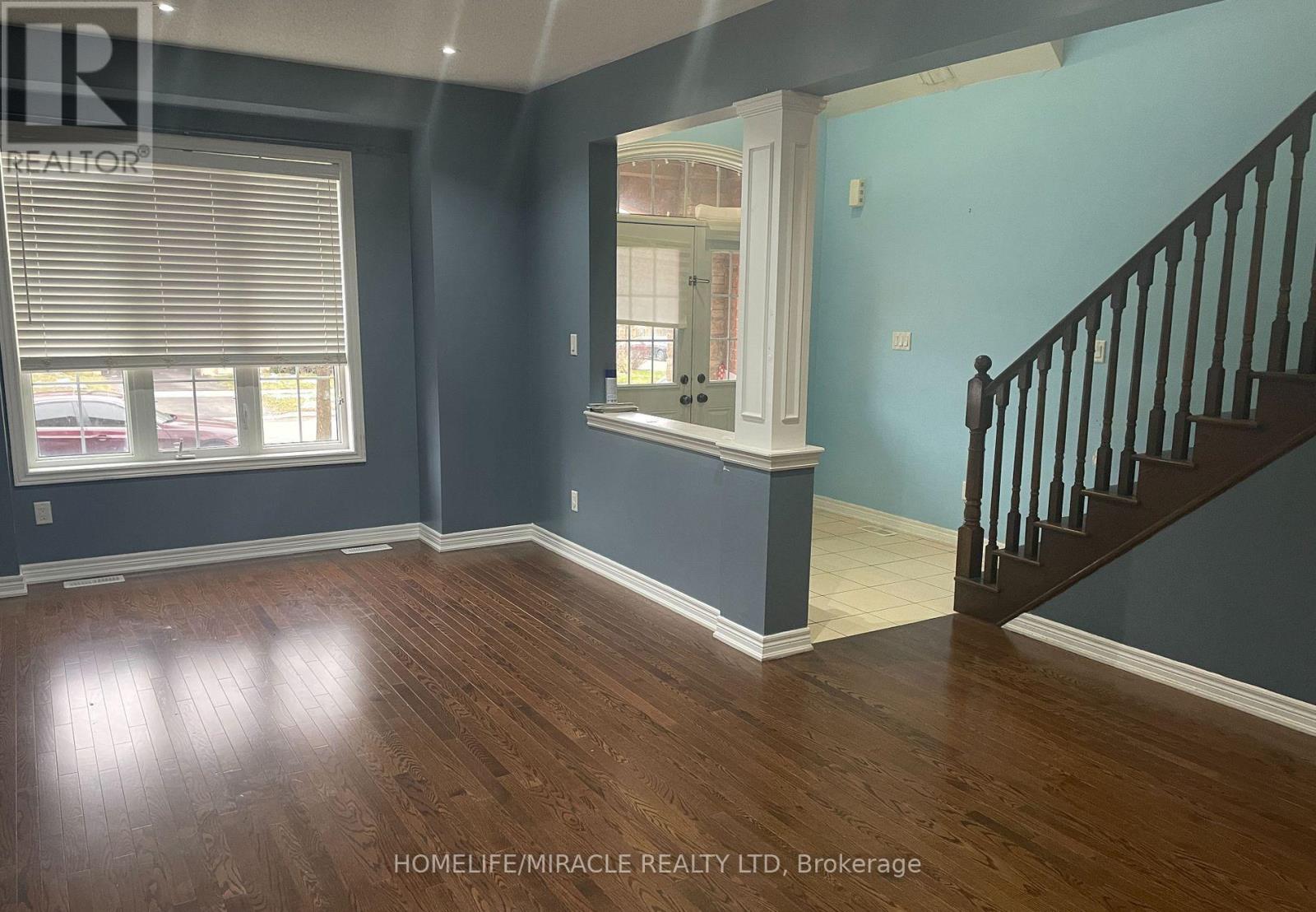 46 Naperton Drive, Brampton, Ontario  L6R 0Z7 - Photo 4 - W12856848