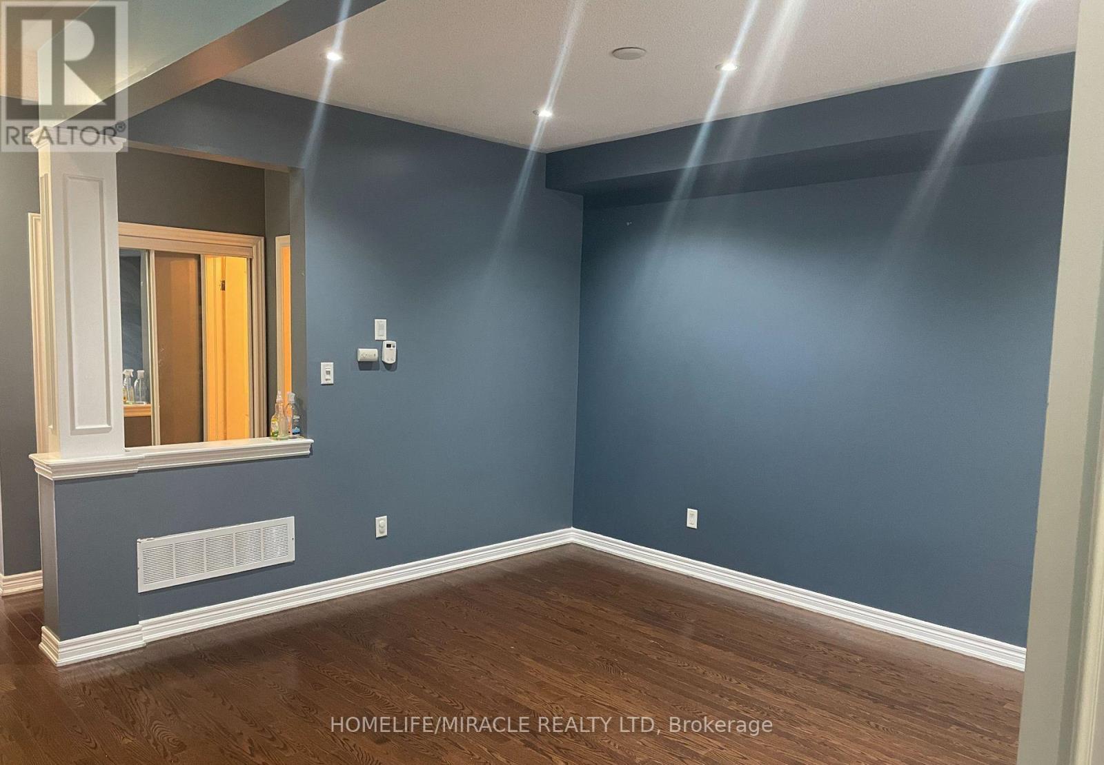 46 Naperton Drive, Brampton, Ontario  L6R 0Z7 - Photo 5 - W12856848