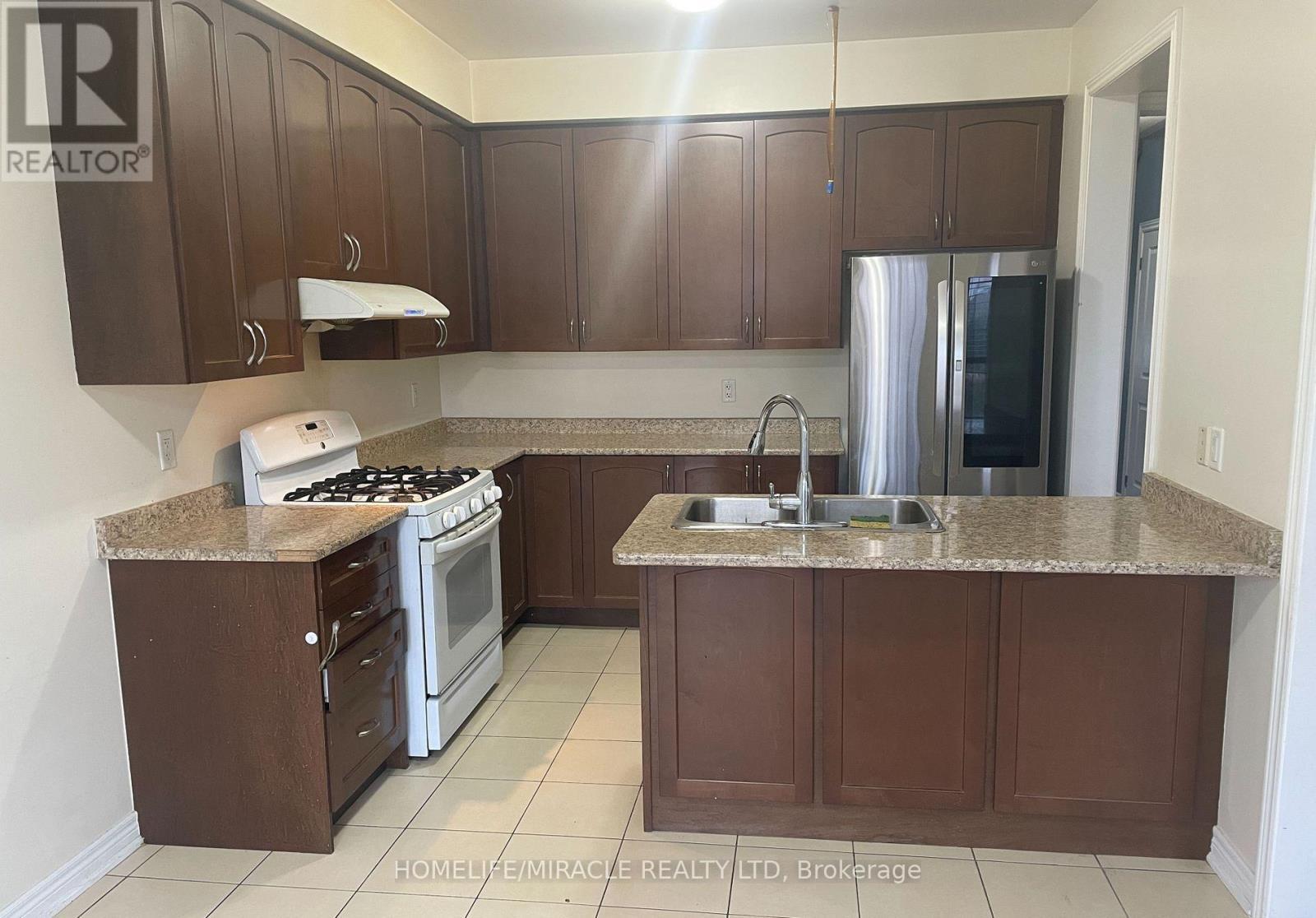 46 Naperton Drive, Brampton, Ontario  L6R 0Z7 - Photo 9 - W12856848