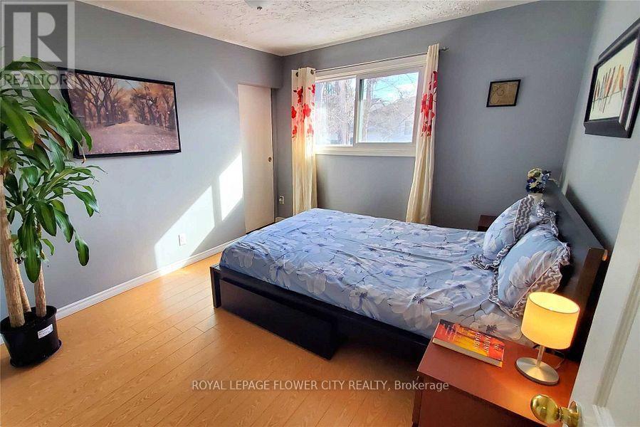 89 Barbara Crescent, Kitchener, Ontario  N2M 4N3 - Photo 2 - X12856804