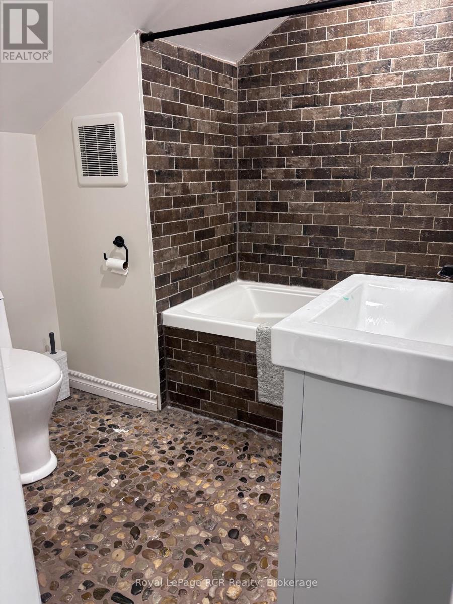 115 Frederick Street, Wellington North (Arthur), Ontario  N0G 1A0 - Photo 11 - X12856888