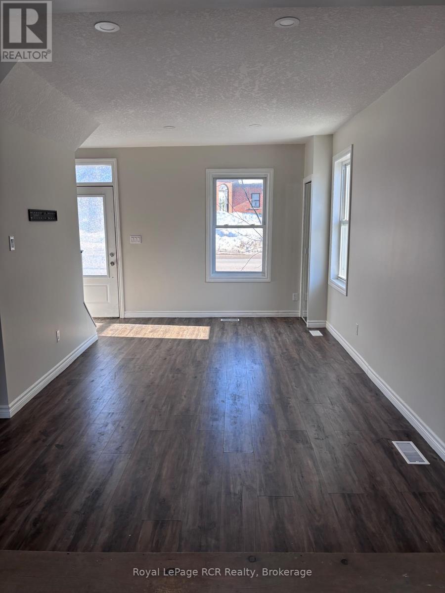 115 Frederick Street, Wellington North (Arthur), Ontario  N0G 1A0 - Photo 4 - X12856888