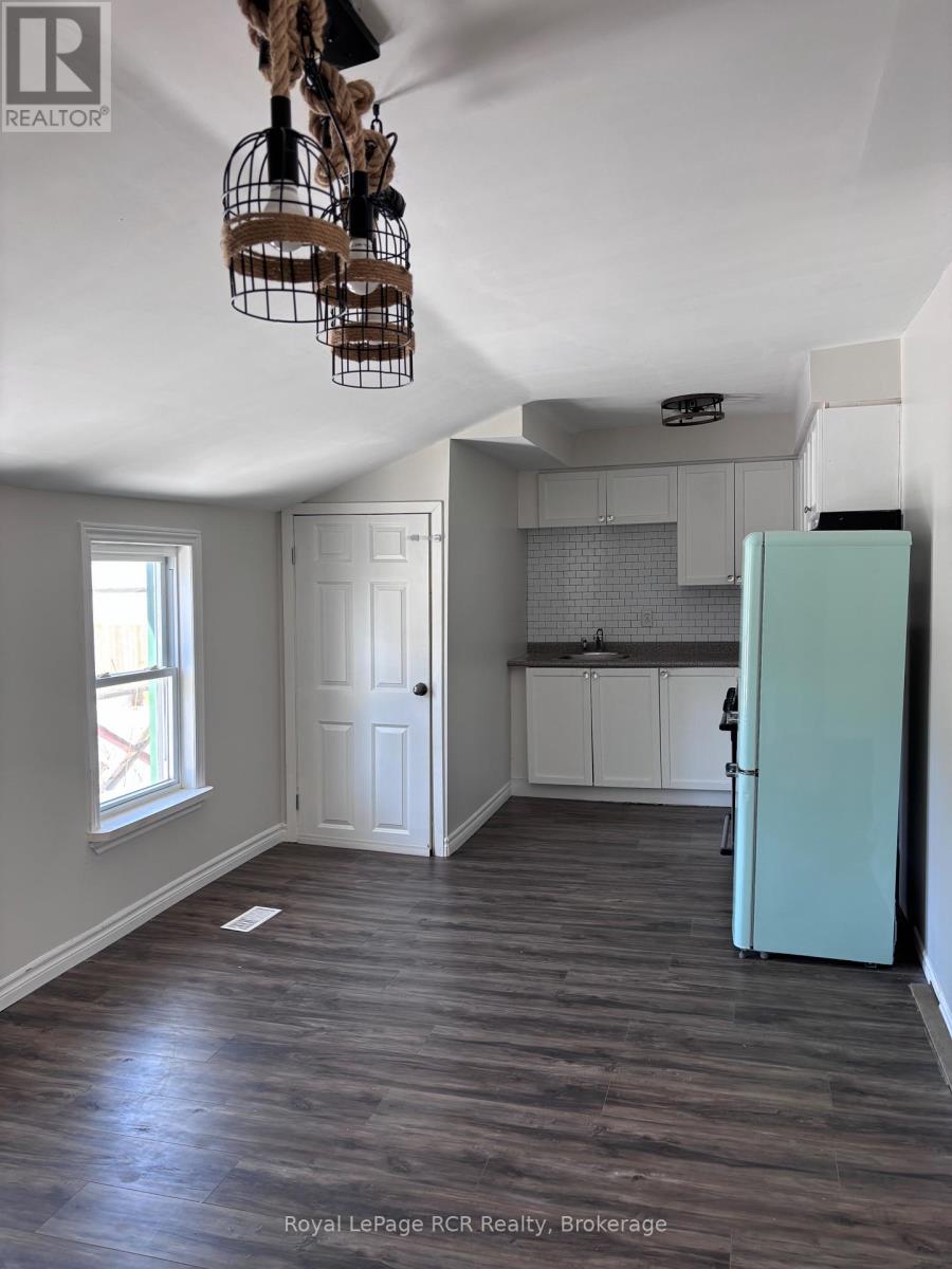 115 Frederick Street, Wellington North (Arthur), Ontario  N0G 1A0 - Photo 5 - X12856888