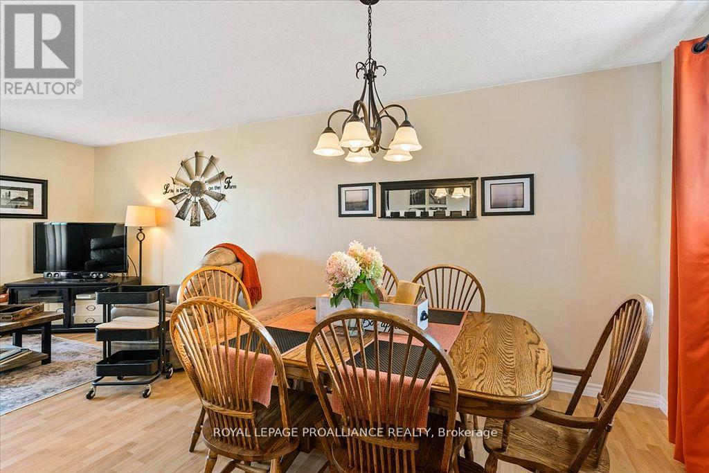 16 Centre Court, Quinte West (Frankford Ward), Ontario  K0K 2C0 - Photo 13 - X12853626