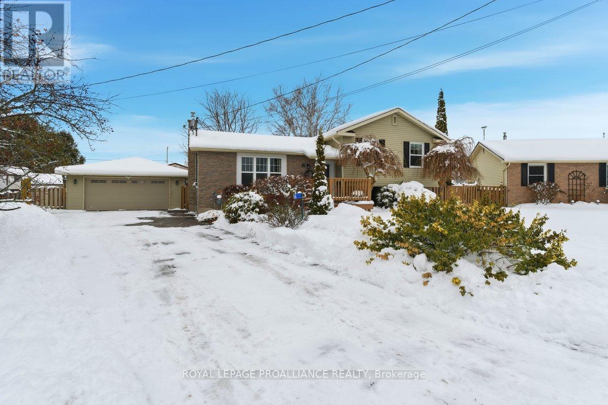 16 Centre Court, Quinte West (Frankford Ward), Ontario  K0K 2C0 - Photo 2 - X12853626