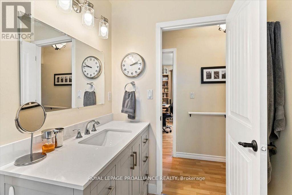 16 Centre Court, Quinte West (Frankford Ward), Ontario  K0K 2C0 - Photo 20 - X12853626