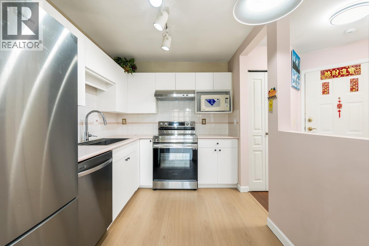 402 7139 18th Avenue, Burnaby, British Columbia  V3N 4Z3 - Photo 8 - R3097036