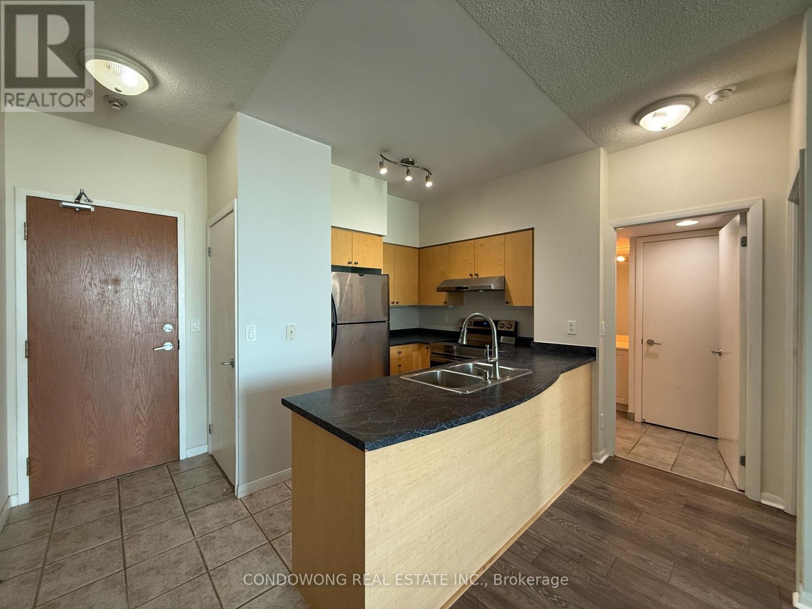 2801 - 219 Fort York Boulevard, Toronto, Ontario  M5V 1B1 - Photo 2 - C12856940