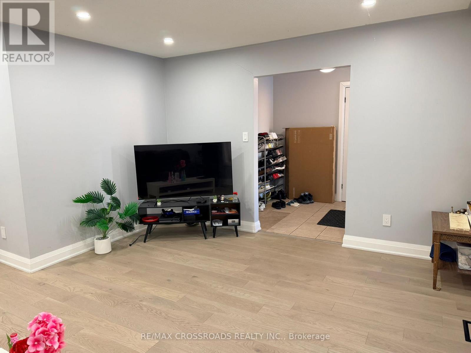 804 Fairview Avenue, Pickering, Ontario  L1W 1M8 - Photo 4 - E12856854