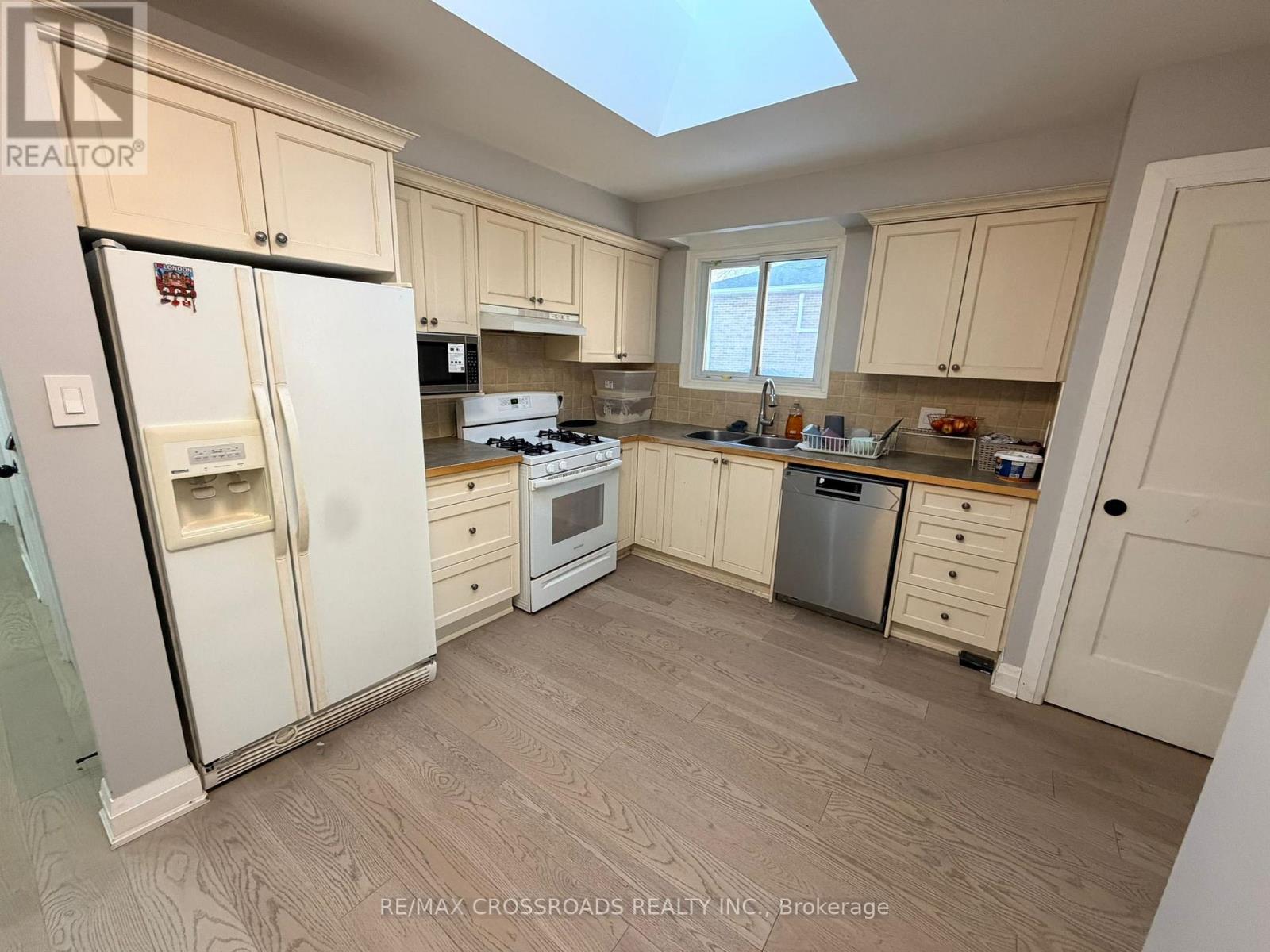 804 Fairview Avenue, Pickering, Ontario  L1W 1M8 - Photo 5 - E12856854