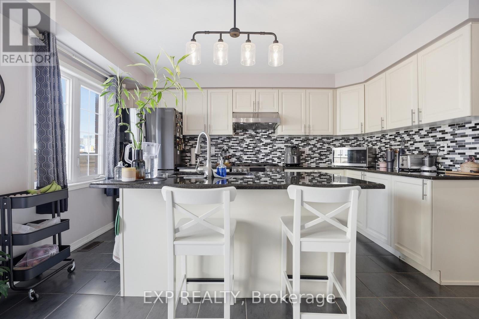 83 Magpie Way, Whitby, Ontario  L1N 2K6 - Photo 11 - E12856856