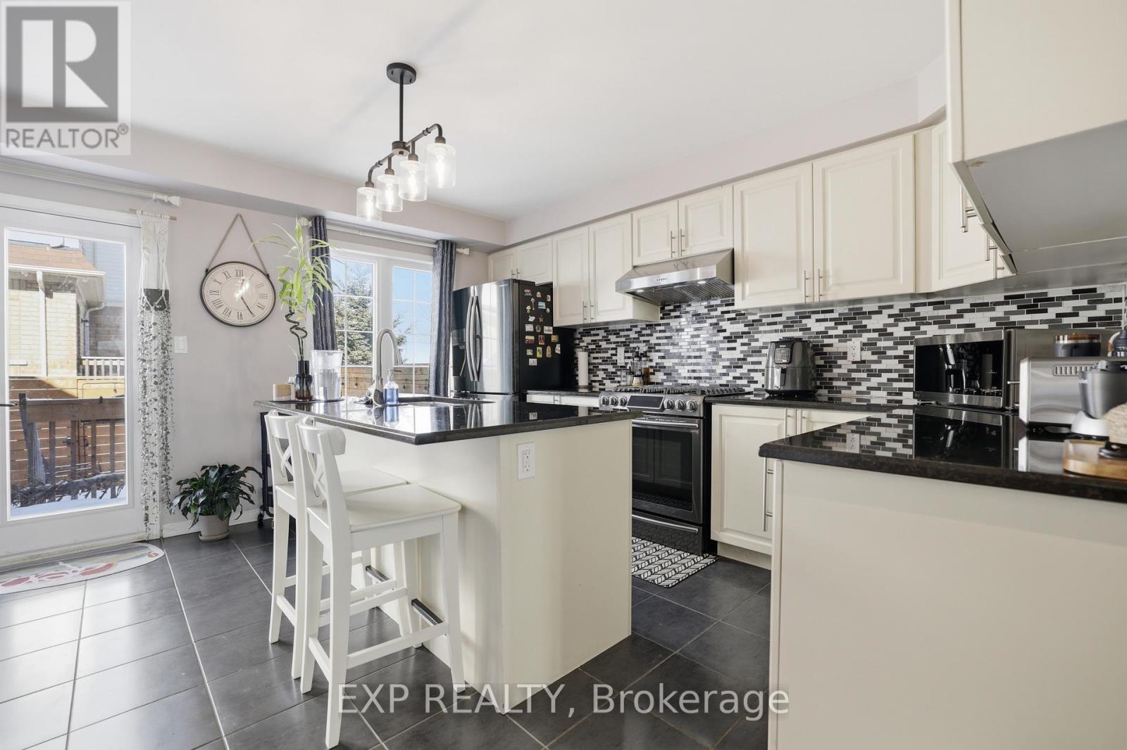 83 Magpie Way, Whitby, Ontario  L1N 2K6 - Photo 12 - E12856856