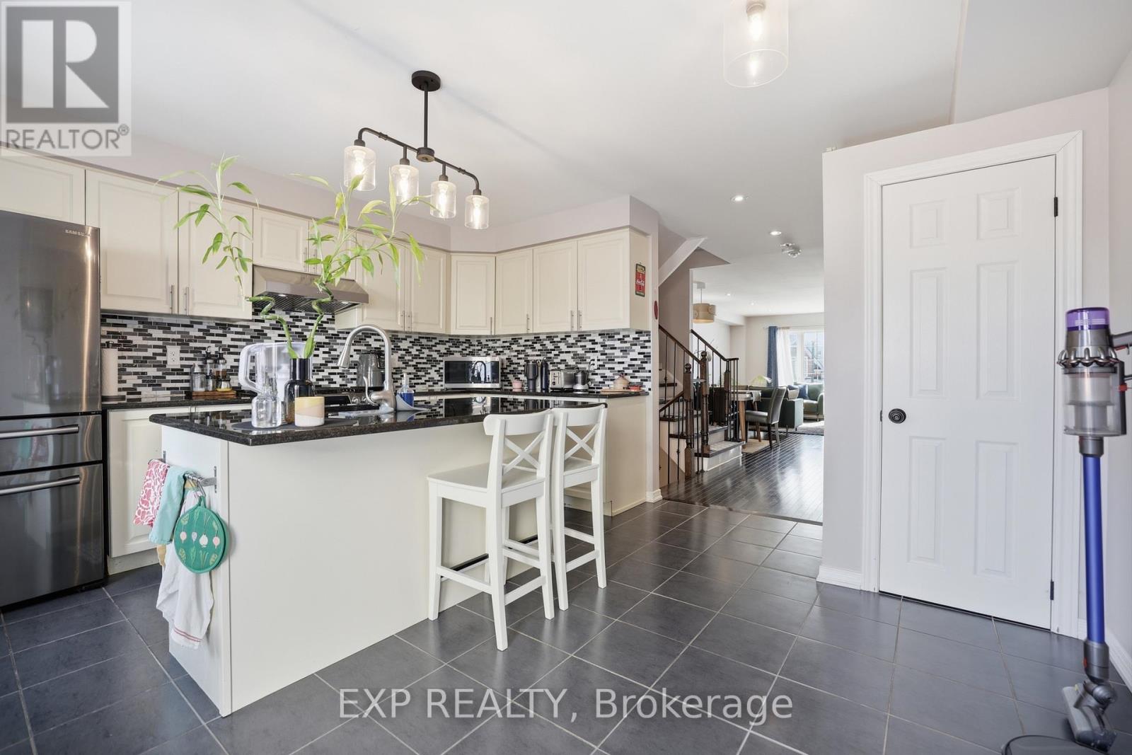 83 Magpie Way, Whitby, Ontario  L1N 2K6 - Photo 13 - E12856856