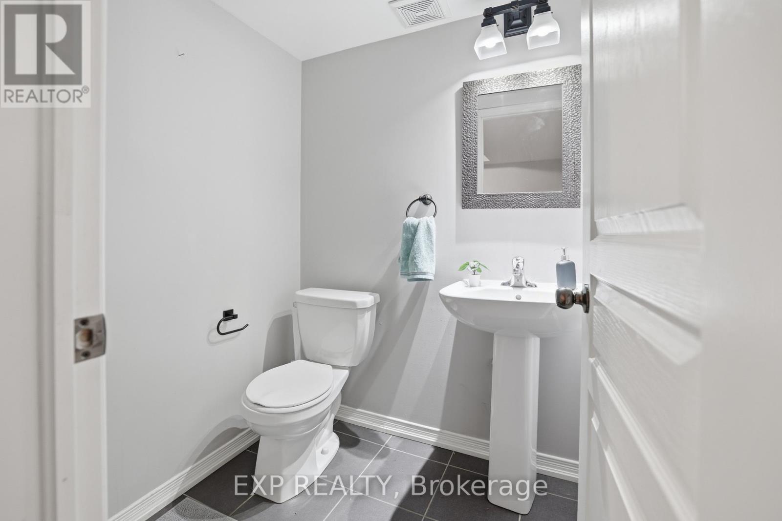 83 Magpie Way, Whitby, Ontario  L1N 2K6 - Photo 6 - E12856856