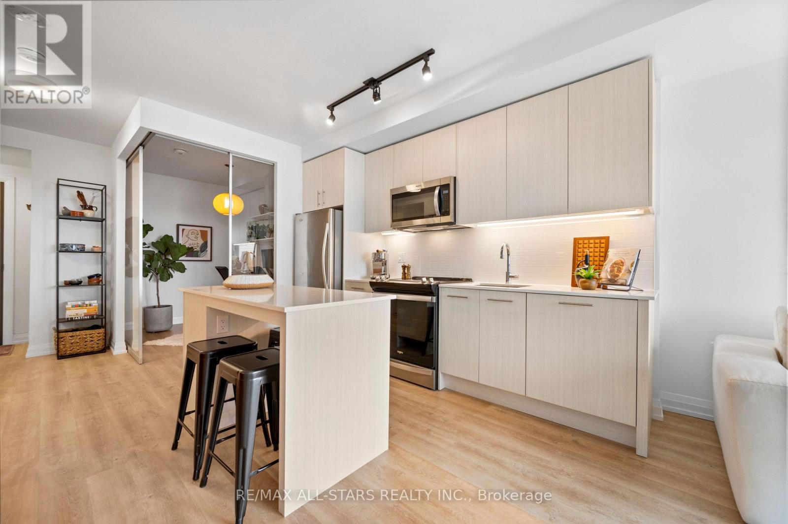 2310 - 286 Main Street, Toronto, Ontario  M4C 0B3 - Photo 13 - E12856896