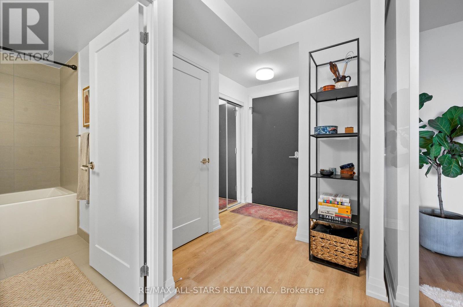 2310 - 286 Main Street, Toronto, Ontario  M4C 0B3 - Photo 9 - E12856896