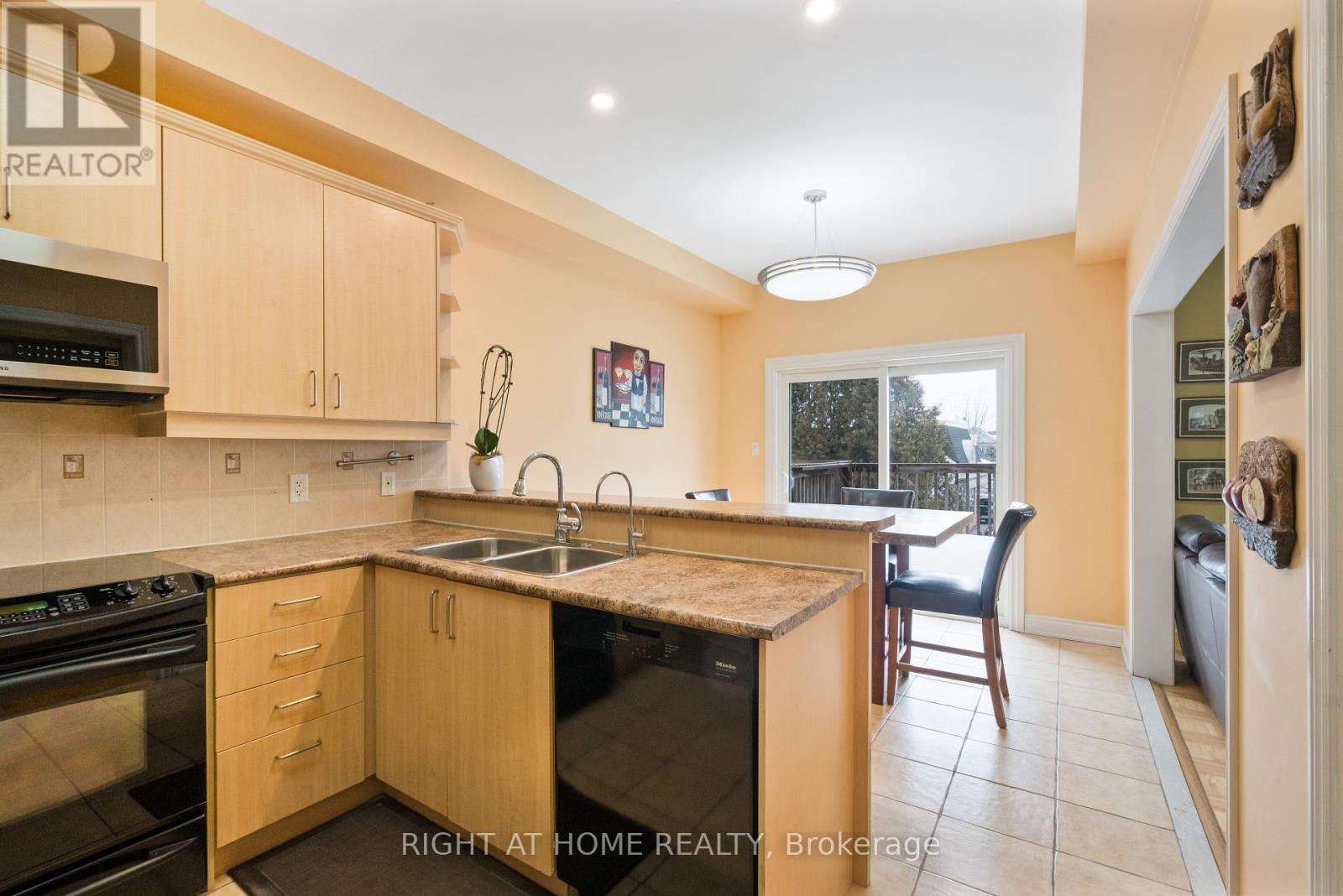 16 Honeywood Road, Vaughan, Ontario  L4J 9C2 - Photo 11 - N12856960