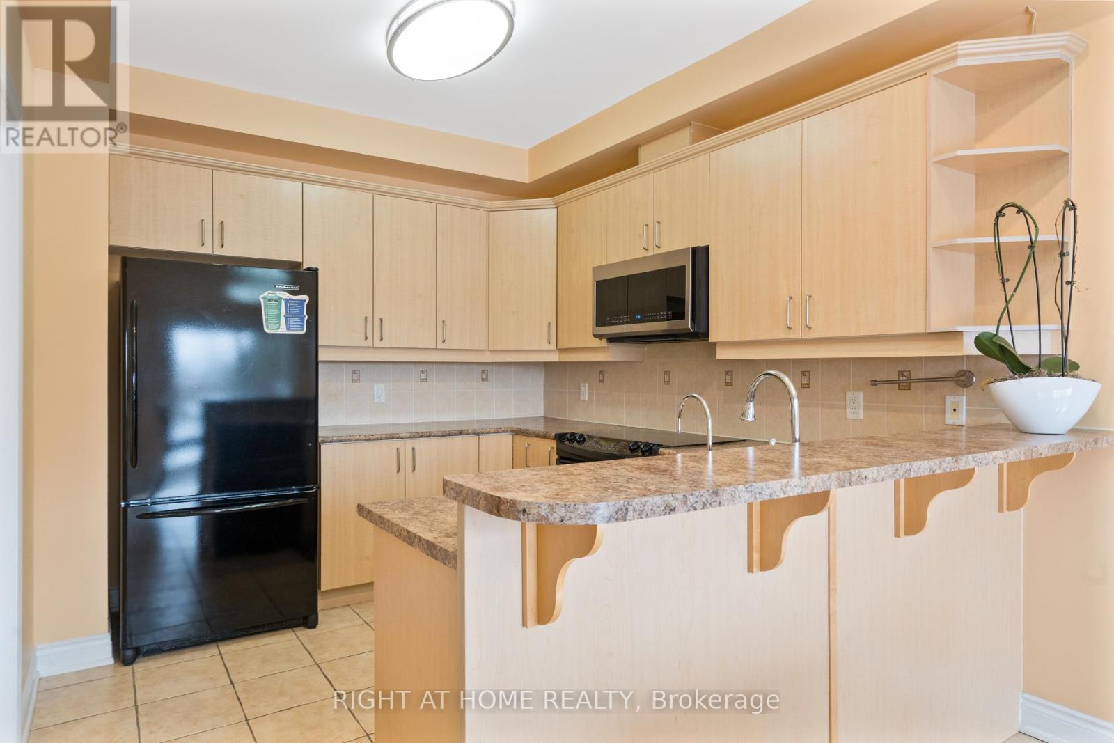 16 Honeywood Road, Vaughan, Ontario  L4J 9C2 - Photo 12 - N12856960