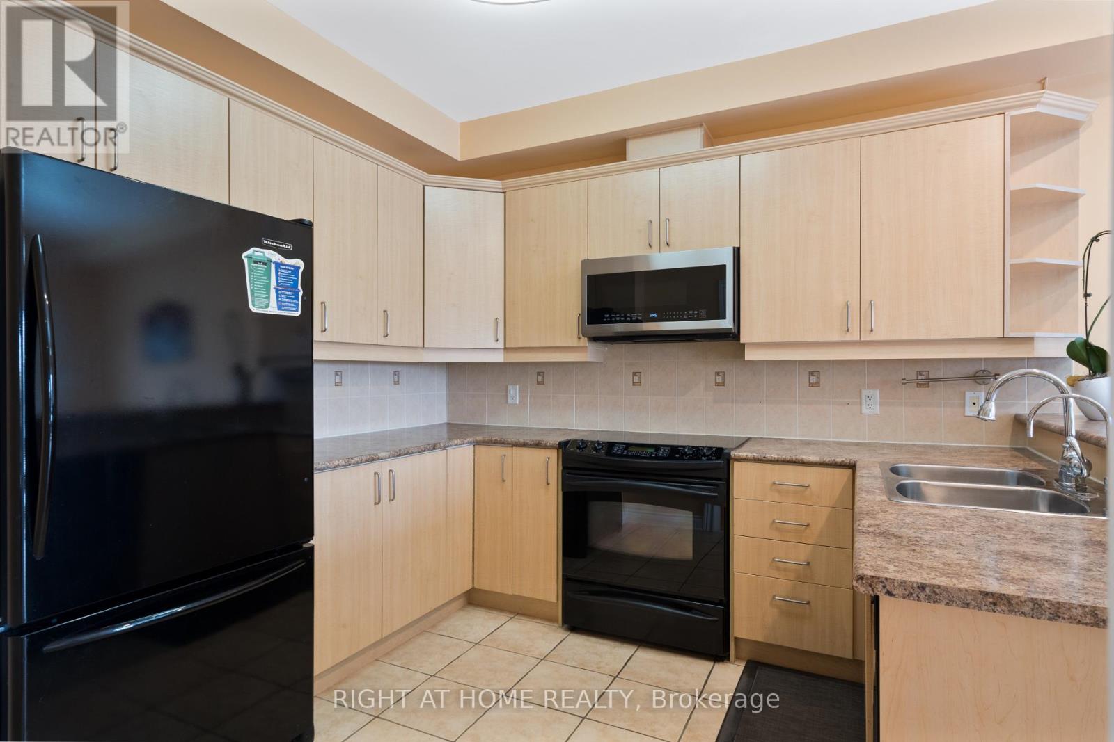 16 Honeywood Road, Vaughan, Ontario  L4J 9C2 - Photo 13 - N12856960