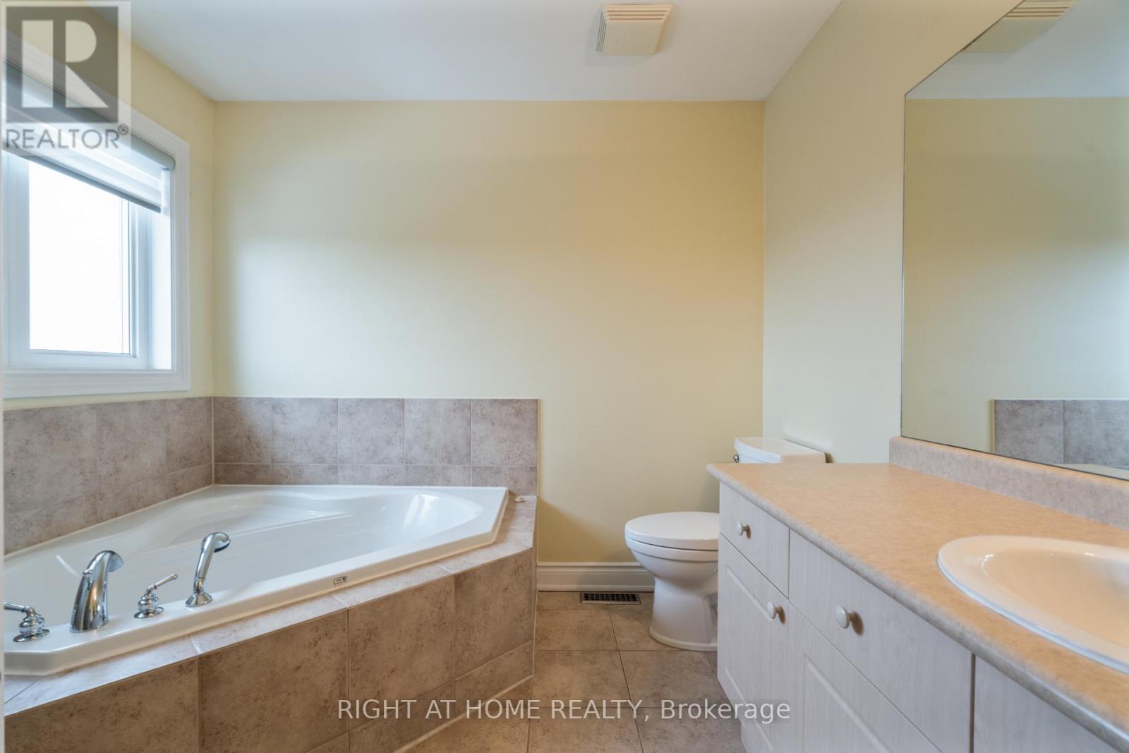 16 Honeywood Road, Vaughan, Ontario  L4J 9C2 - Photo 17 - N12856960