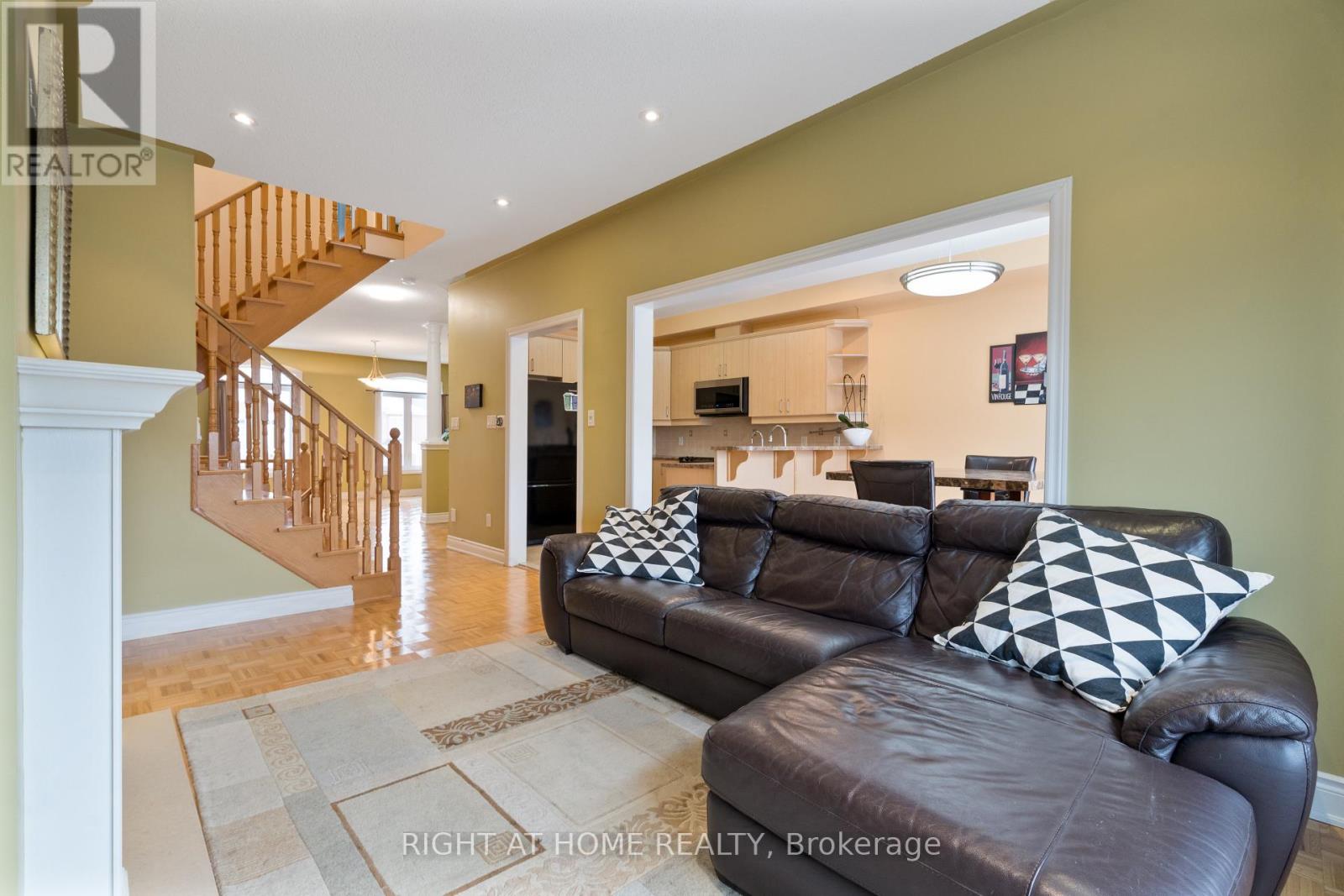 16 Honeywood Road, Vaughan, Ontario  L4J 9C2 - Photo 8 - N12856960