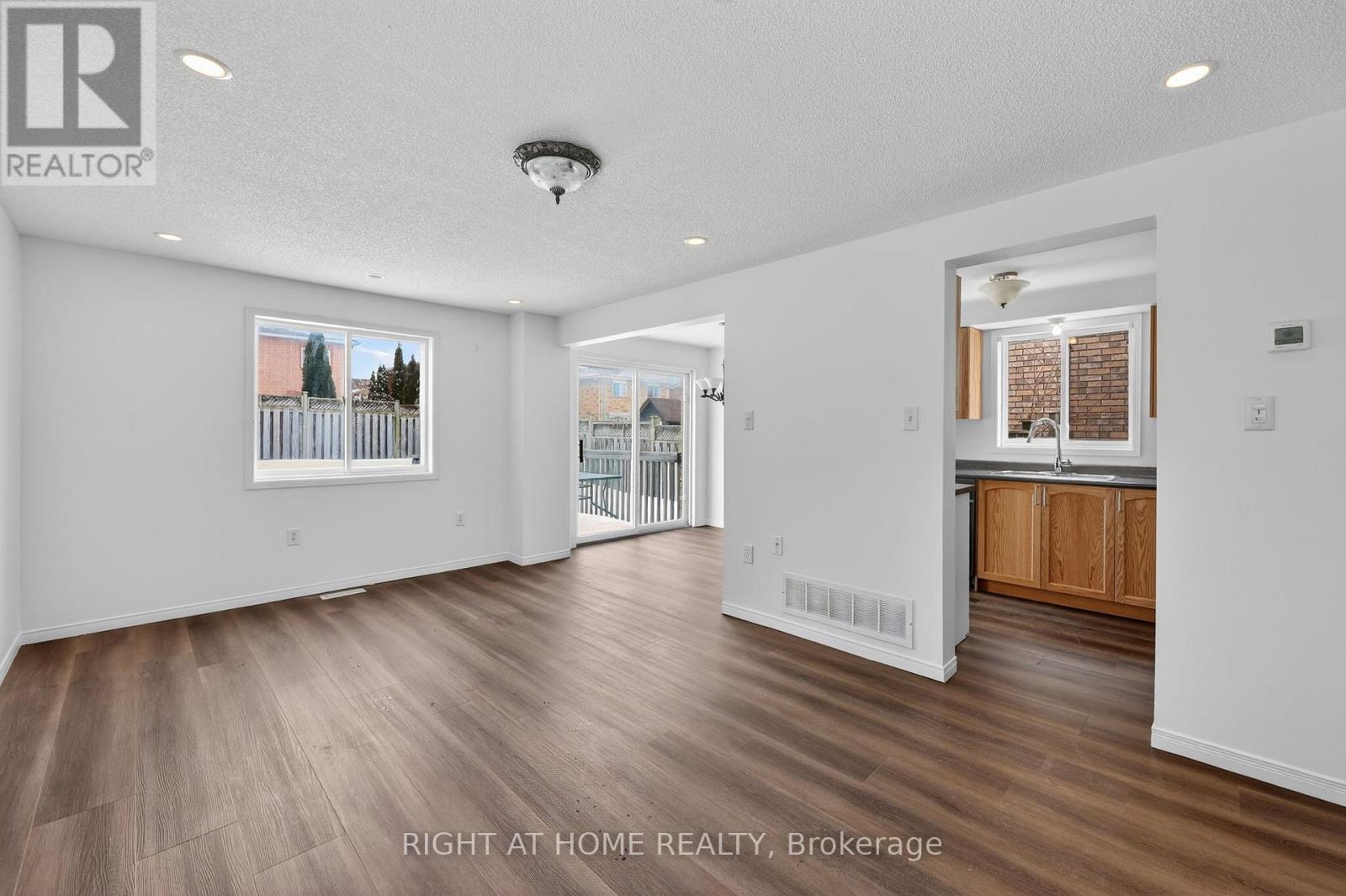 27 Booth Lane, Barrie, Ontario  L4N 0S4 - Photo 10 - S12856898