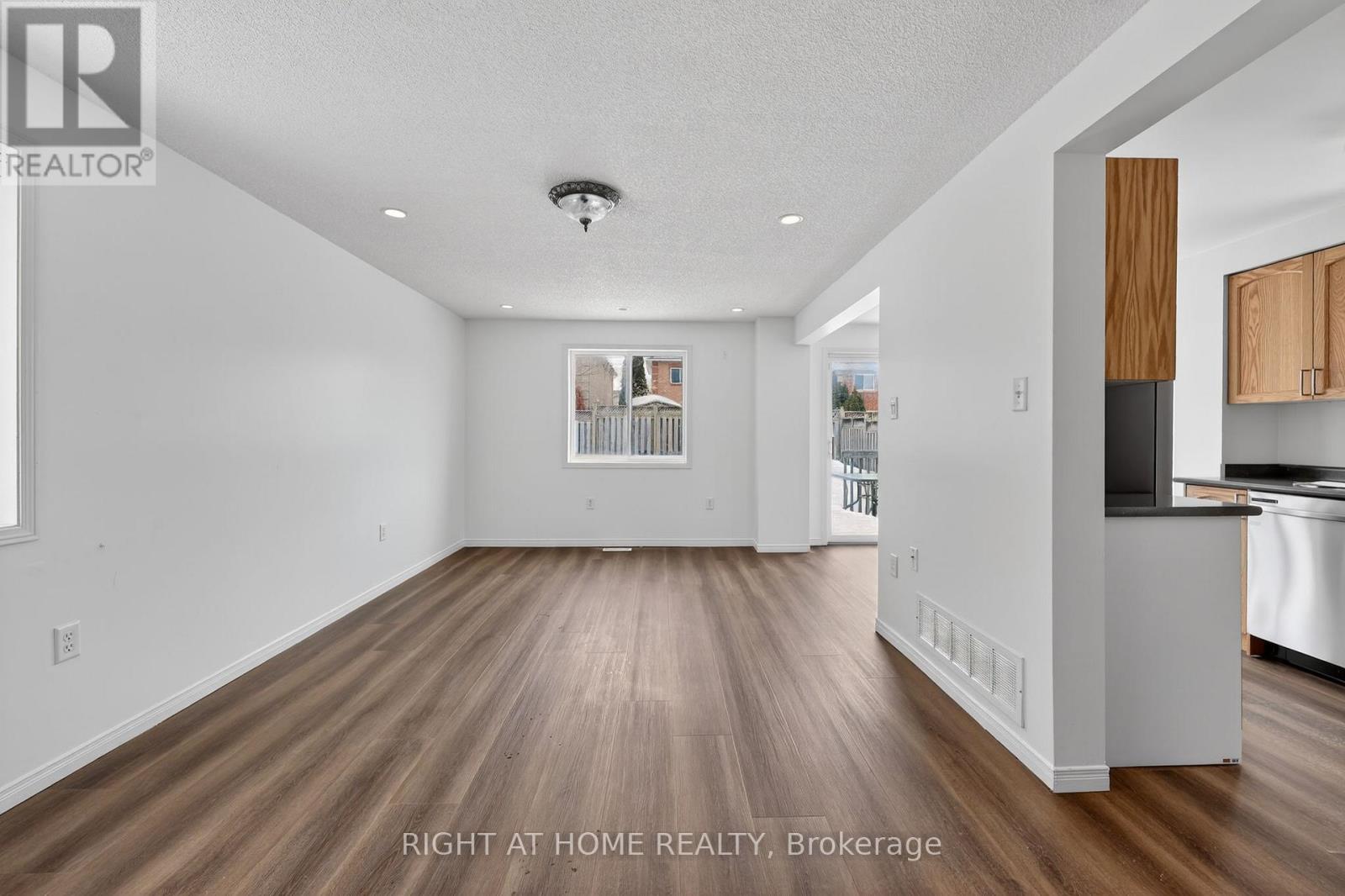 27 Booth Lane, Barrie, Ontario  L4N 0S4 - Photo 9 - S12856898