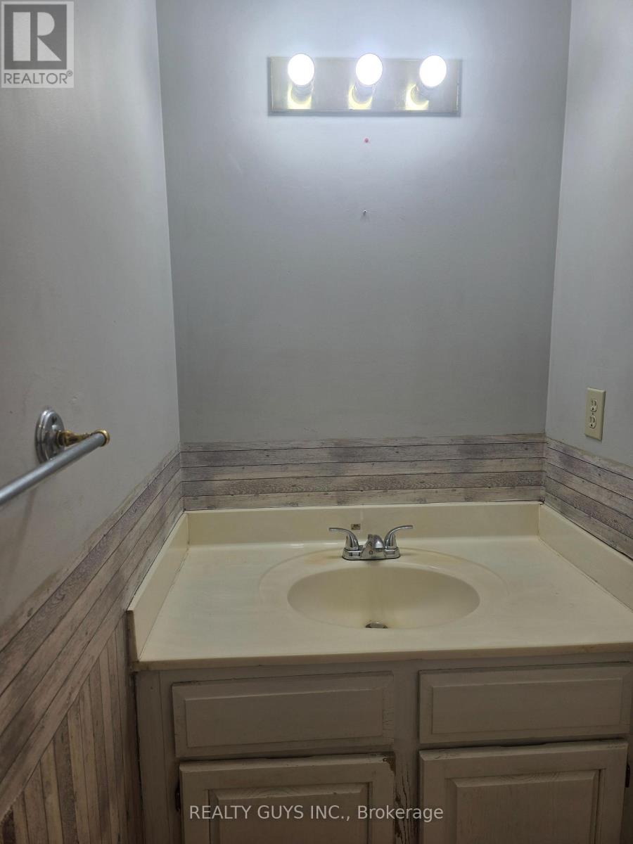 542 Westman Avenue, Peterborough (Otonabee Ward 1), Ontario  K9K 2E6 - Photo 13 - X12774124