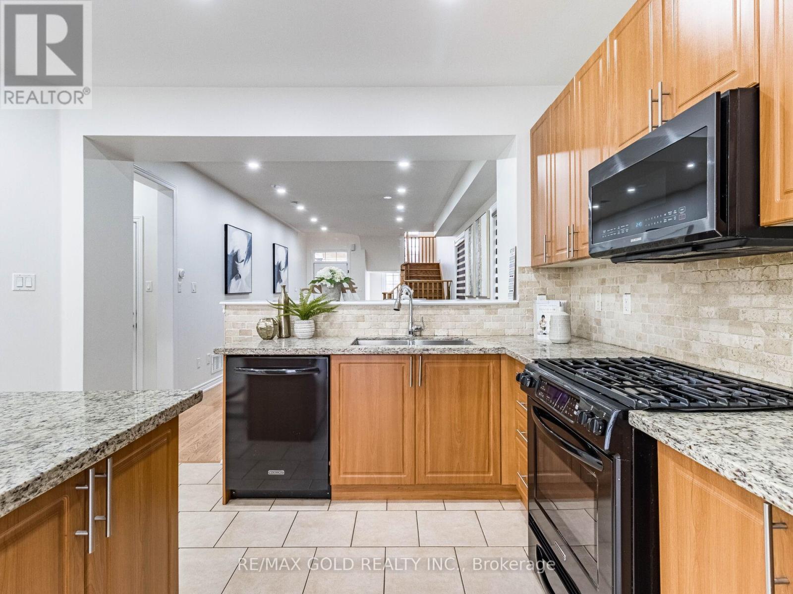 Upper - 90 Begonia Crescent, Brampton (Northwest Sandalwood Parkway), Ontario  L7A 0M7 - Photo 24 - W12856858