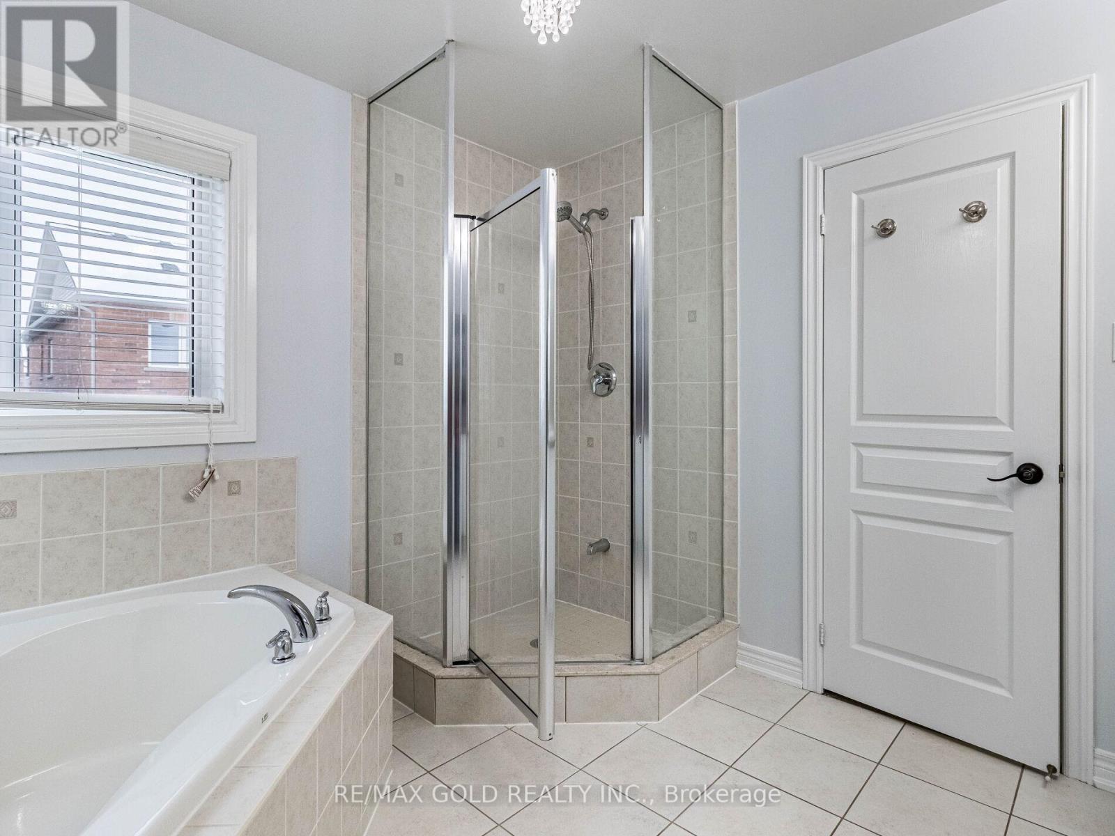 Upper - 90 Begonia Crescent, Brampton (Northwest Sandalwood Parkway), Ontario  L7A 0M7 - Photo 34 - W12856858