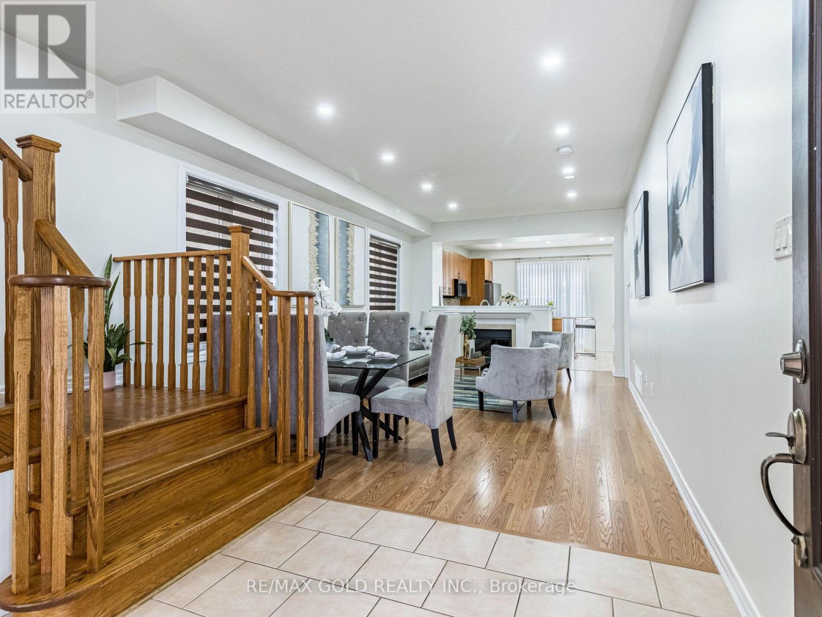 Upper - 90 Begonia Crescent, Brampton (Northwest Sandalwood Parkway), Ontario  L7A 0M7 - Photo 4 - W12856858