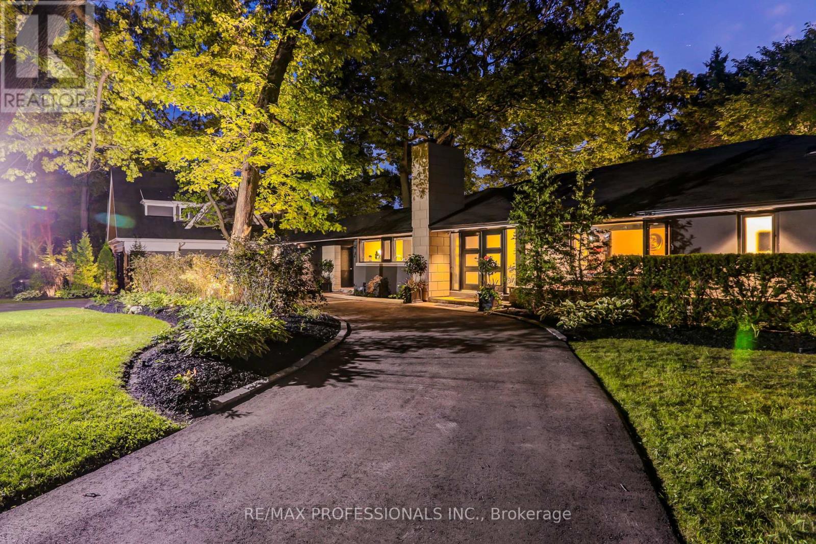 54 NORTH DRIVE, Toronto, Ontario