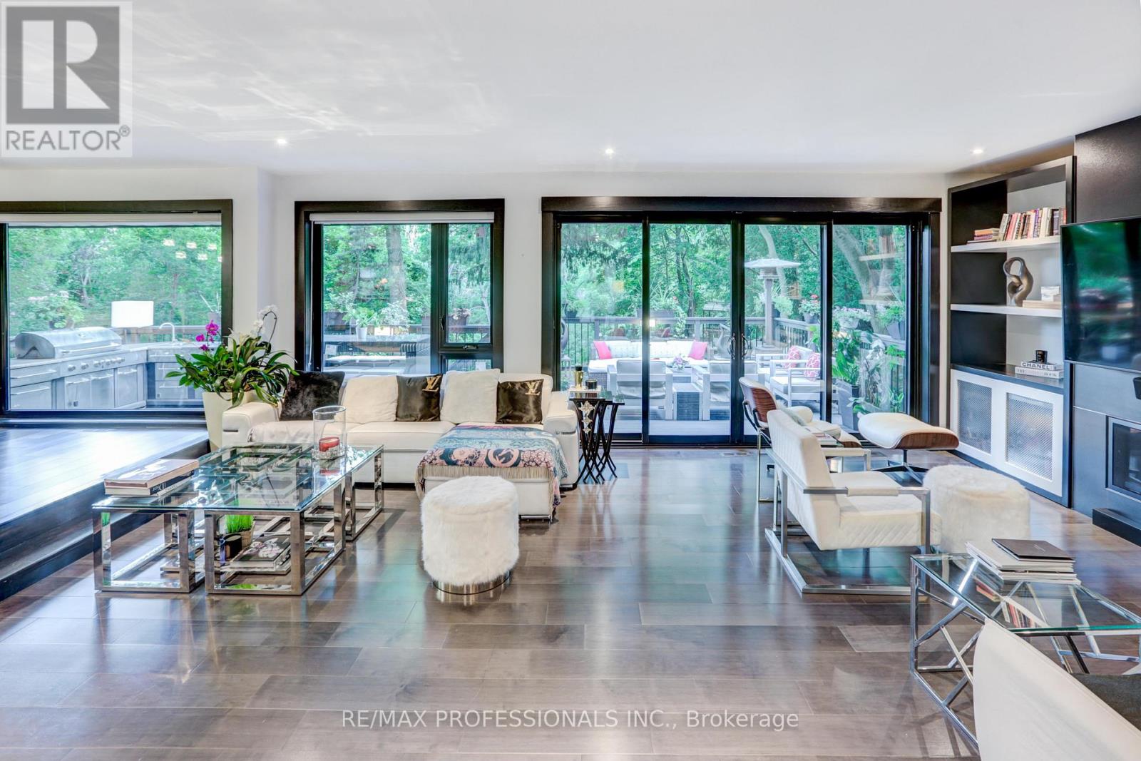 54 North Drive, Toronto, Ontario  M9A 4P9 - Photo 10 - W12856882