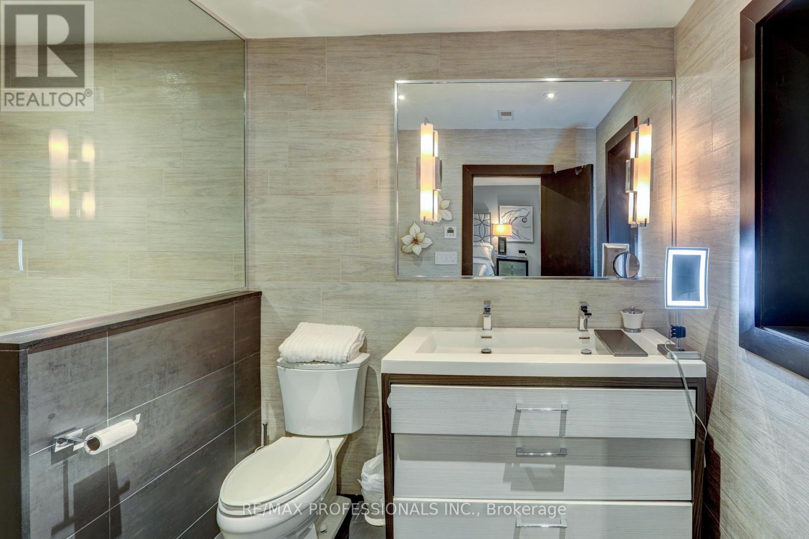 54 North Drive, Toronto, Ontario  M9A 4P9 - Photo 15 - W12856882