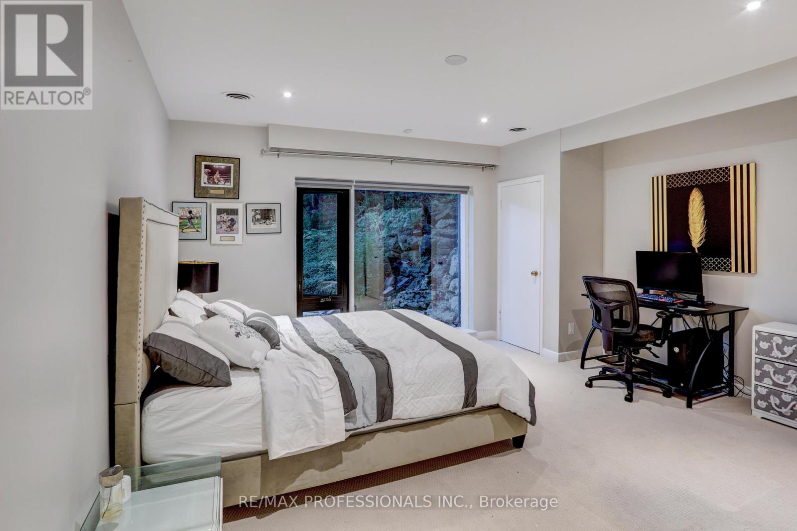 54 North Drive, Toronto, Ontario  M9A 4P9 - Photo 18 - W12856882