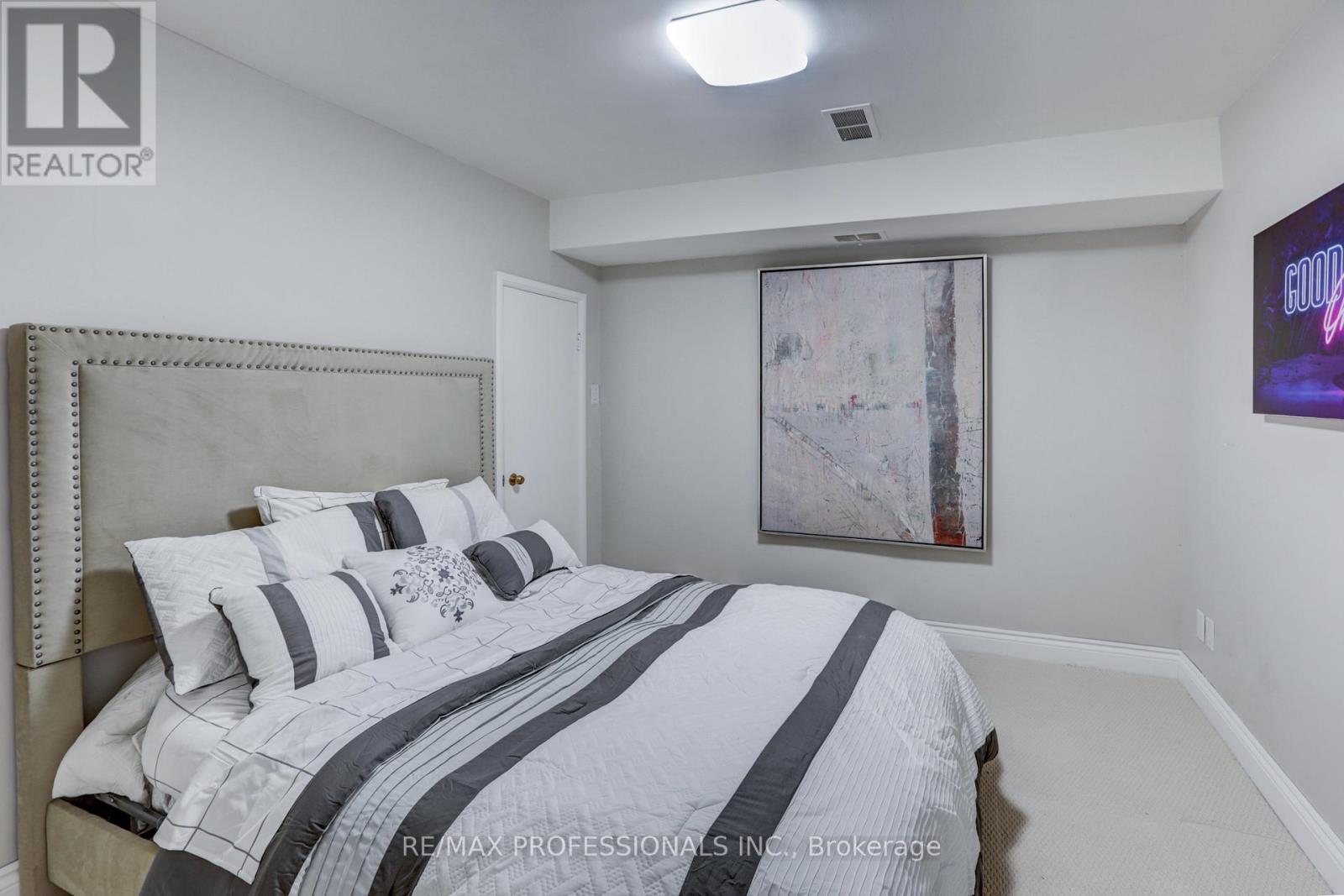 54 North Drive, Toronto, Ontario  M9A 4P9 - Photo 19 - W12856882