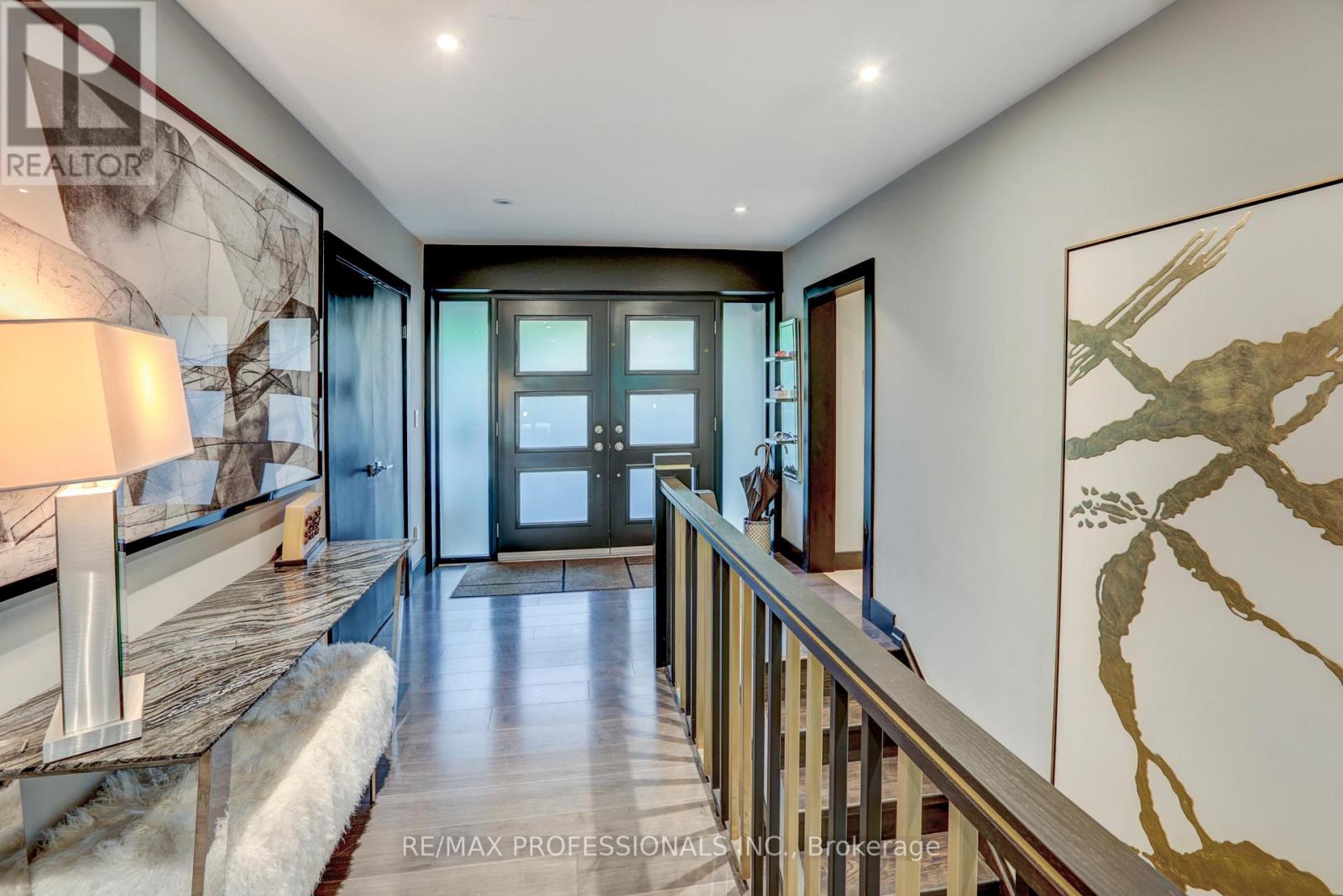 54 North Drive, Toronto, Ontario  M9A 4P9 - Photo 2 - W12856882