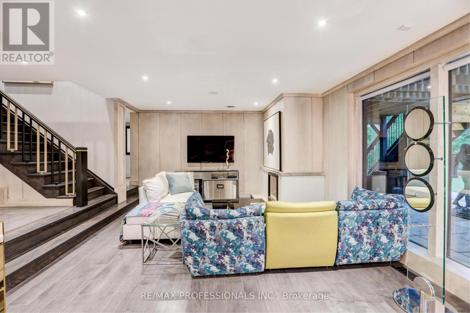 54 North Drive, Toronto, Ontario  M9A 4P9 - Photo 21 - W12856882