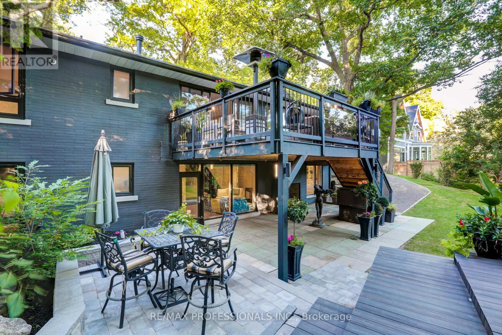 54 North Drive, Toronto, Ontario  M9A 4P9 - Photo 28 - W12856882