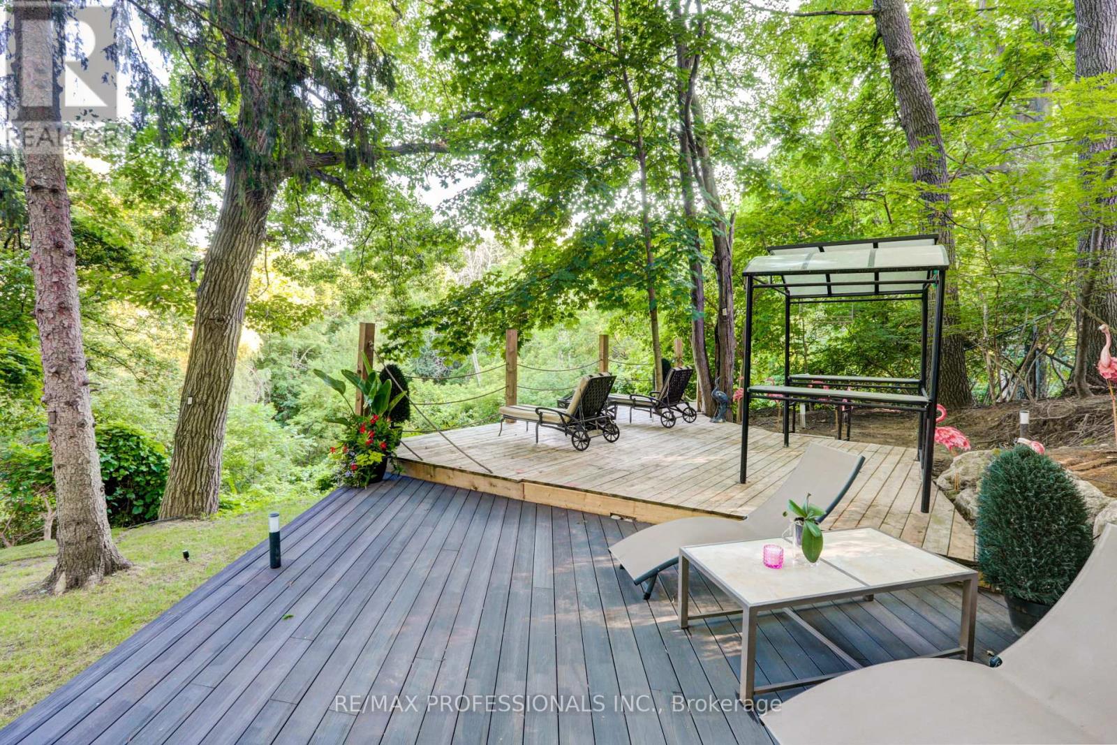 54 North Drive, Toronto, Ontario  M9A 4P9 - Photo 29 - W12856882