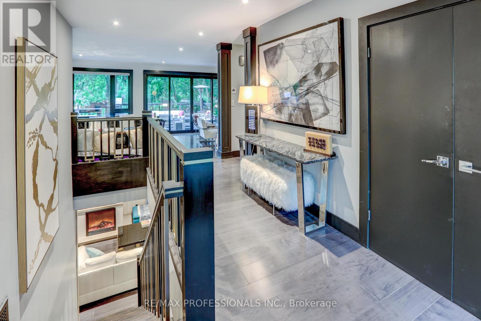 54 North Drive, Toronto, Ontario  M9A 4P9 - Photo 3 - W12856882