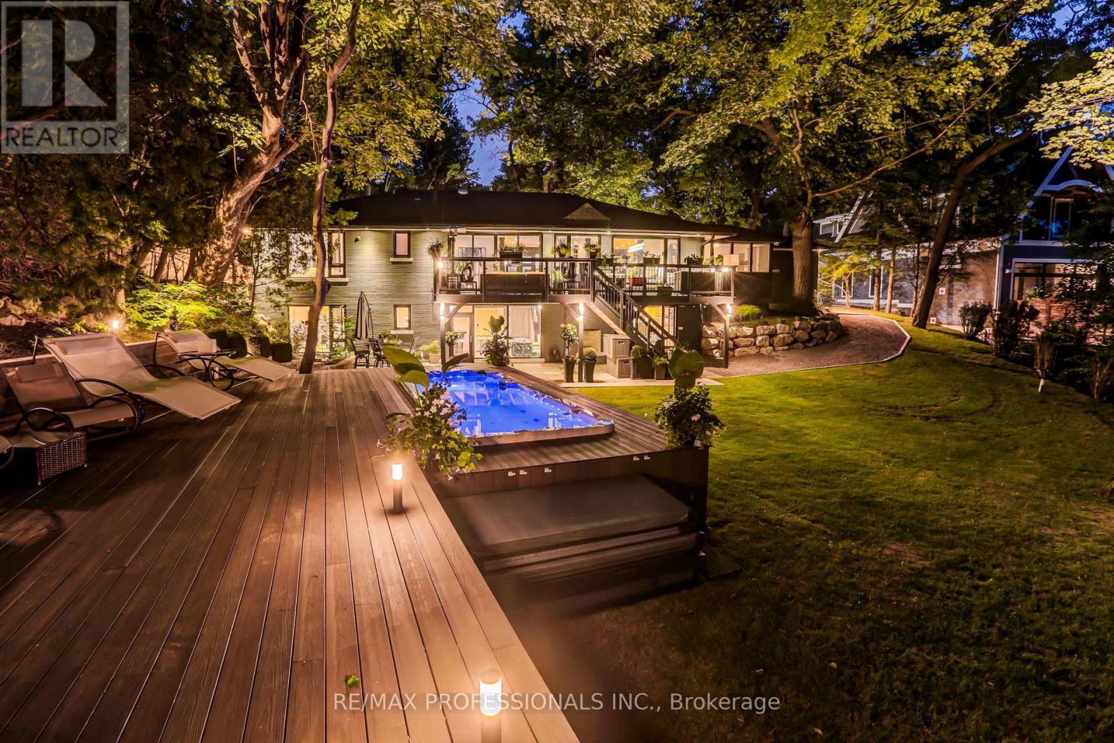 54 North Drive, Toronto, Ontario  M9A 4P9 - Photo 31 - W12856882