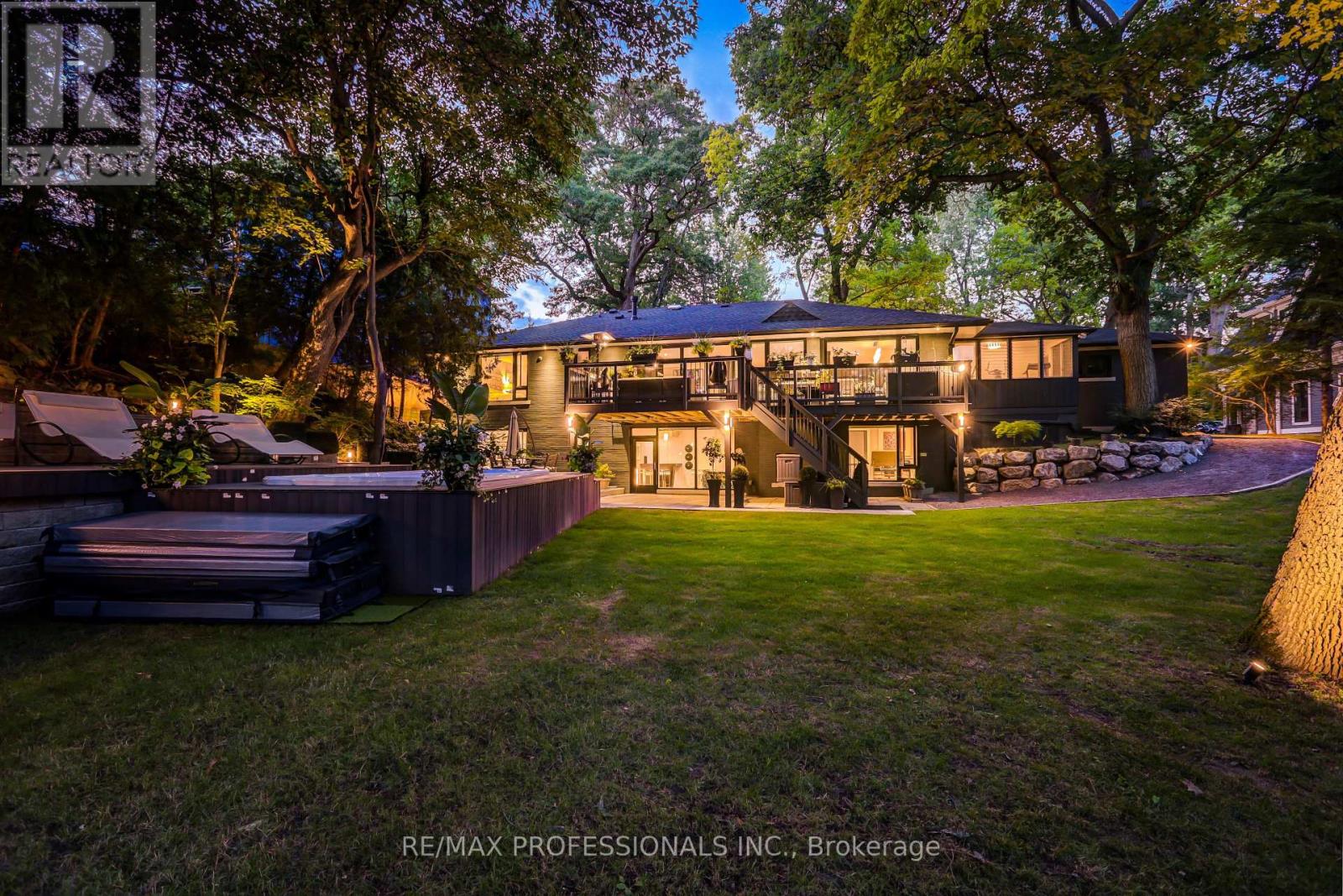 54 North Drive, Toronto, Ontario  M9A 4P9 - Photo 32 - W12856882