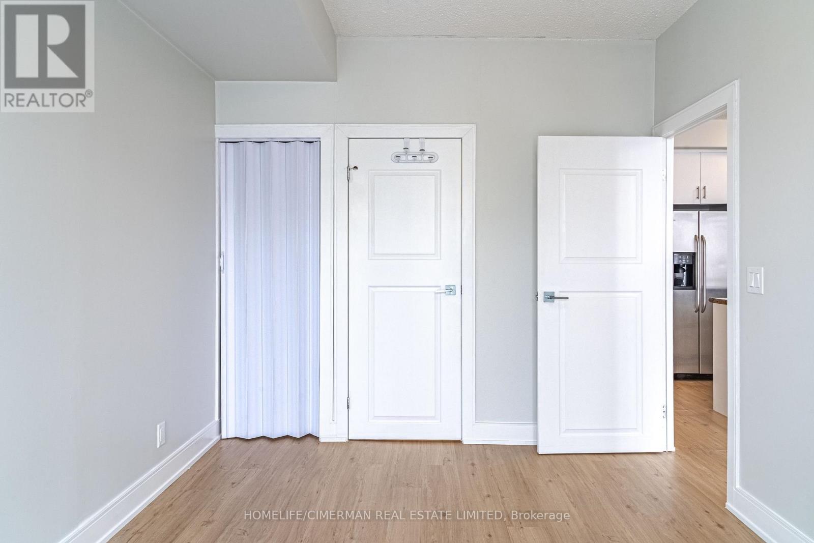 1508 - 220 Burnhamthorpe Road W, Mississauga (City Centre), Ontario  L5B 4N4 - Photo 11 - W12856890